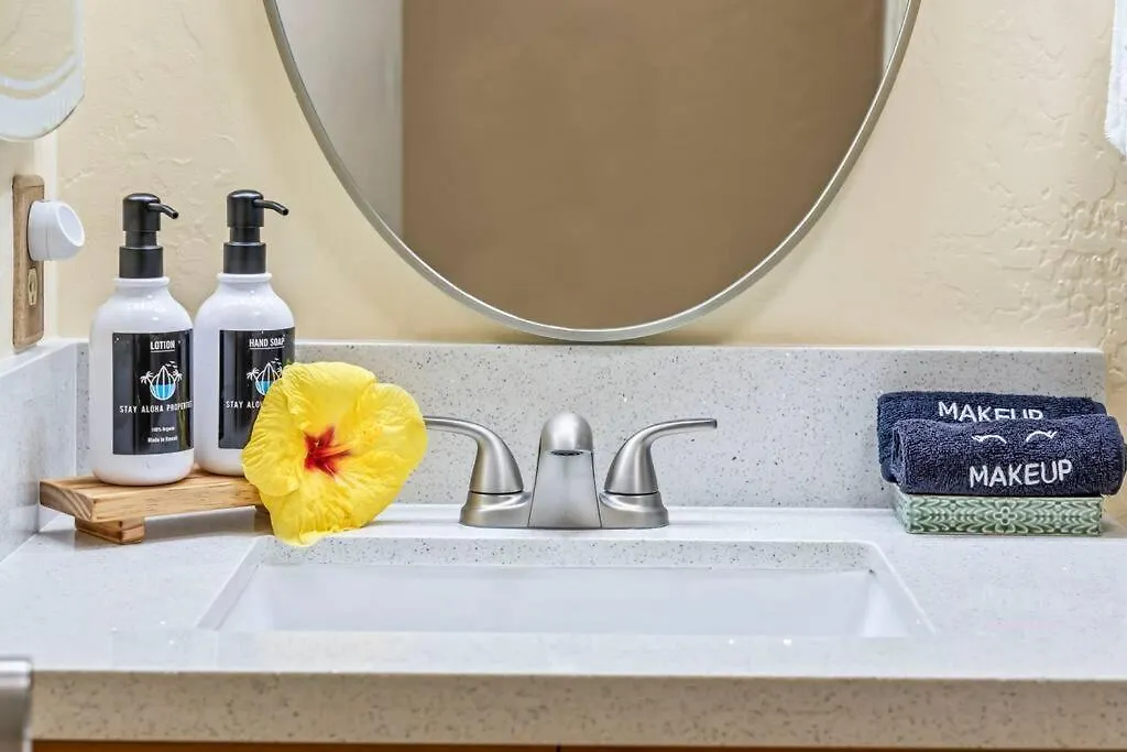 Nani Kai Hale 208- Beachfront 1 Bedroom 2 Bathroom Condo, Oceanview Apartment