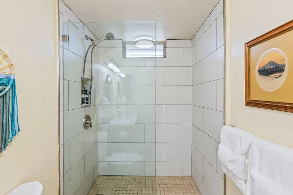 Apartment Nani Kai Hale 208- Beachfront 1 Bedroom 2 Bathroom Condo, Oceanview *