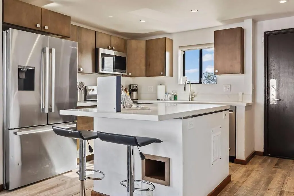 501- Remodeled 2 Bedroom Oceanfront Gem On 6 Mile