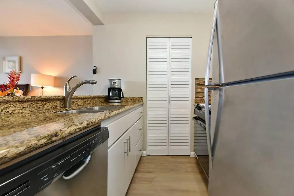 Apartment Renovated 8th Floor At The Mahana!!