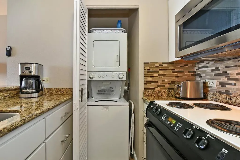 Apartment Renovated 8th Floor At The Mahana!!