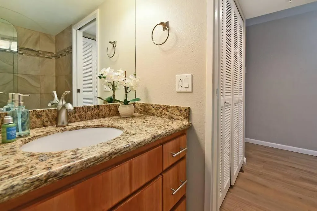 Renovated 8th Floor At The Mahana!! Apartment *
