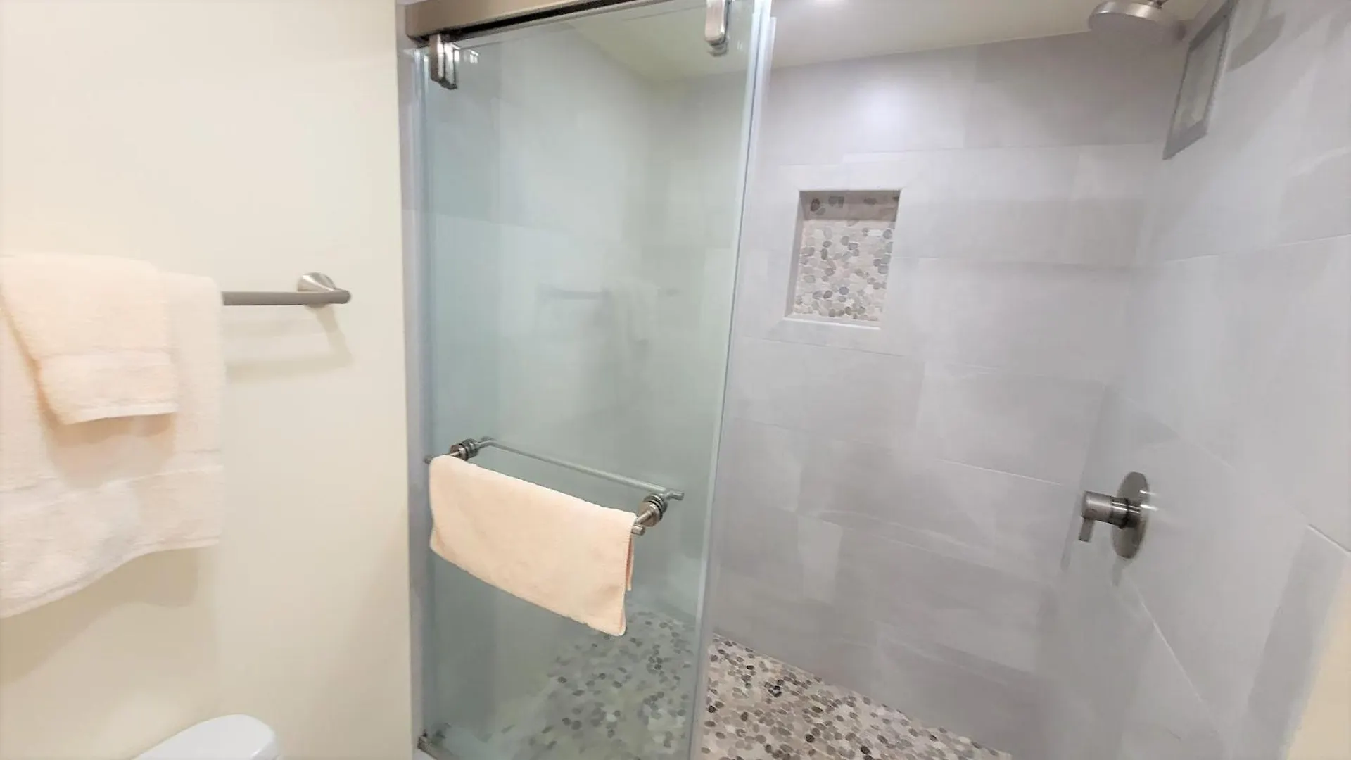 Oceanfront Views & Remodeled! - Mk306 *