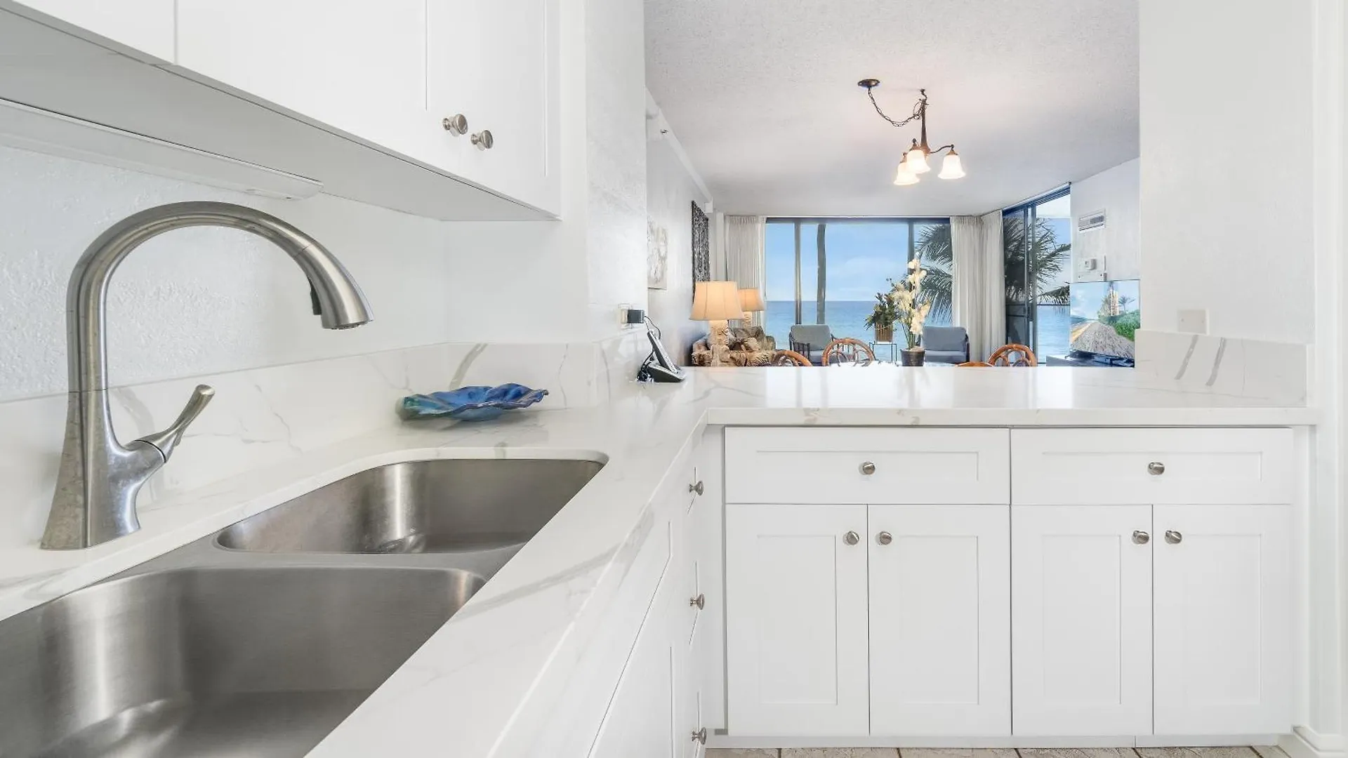 Oceanfront Views & Remodeled! - Mk306