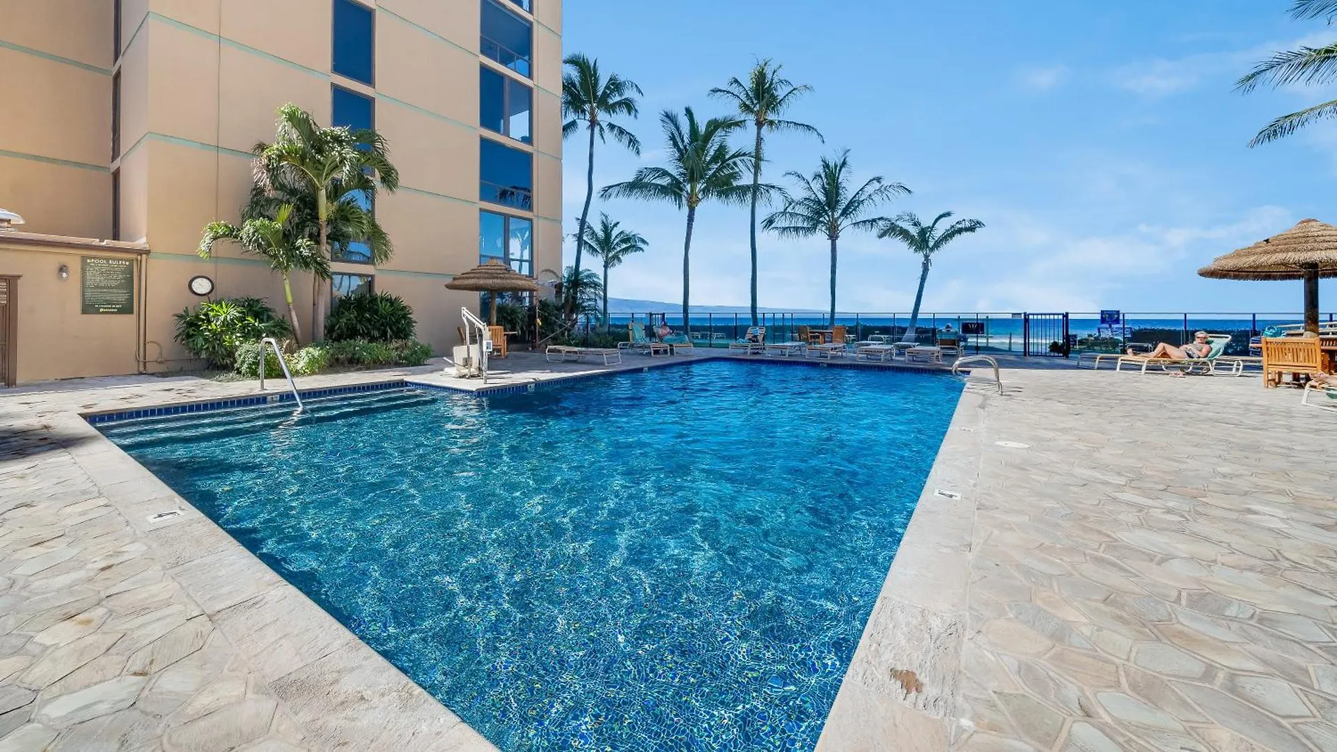 Oceanfront Views & Remodeled! - Mk306 * Kahana