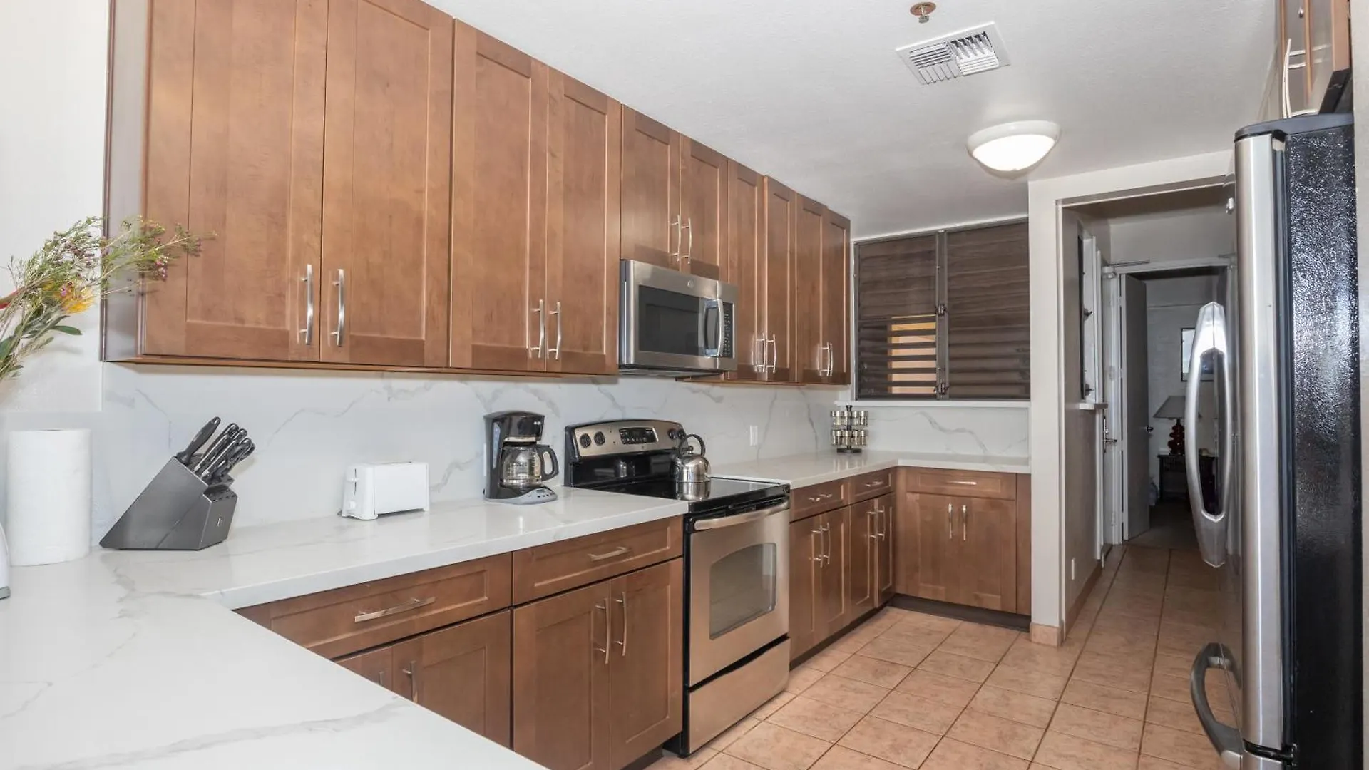 Oceanview, Corner Renovated Unit W Ac! Sk366 *
