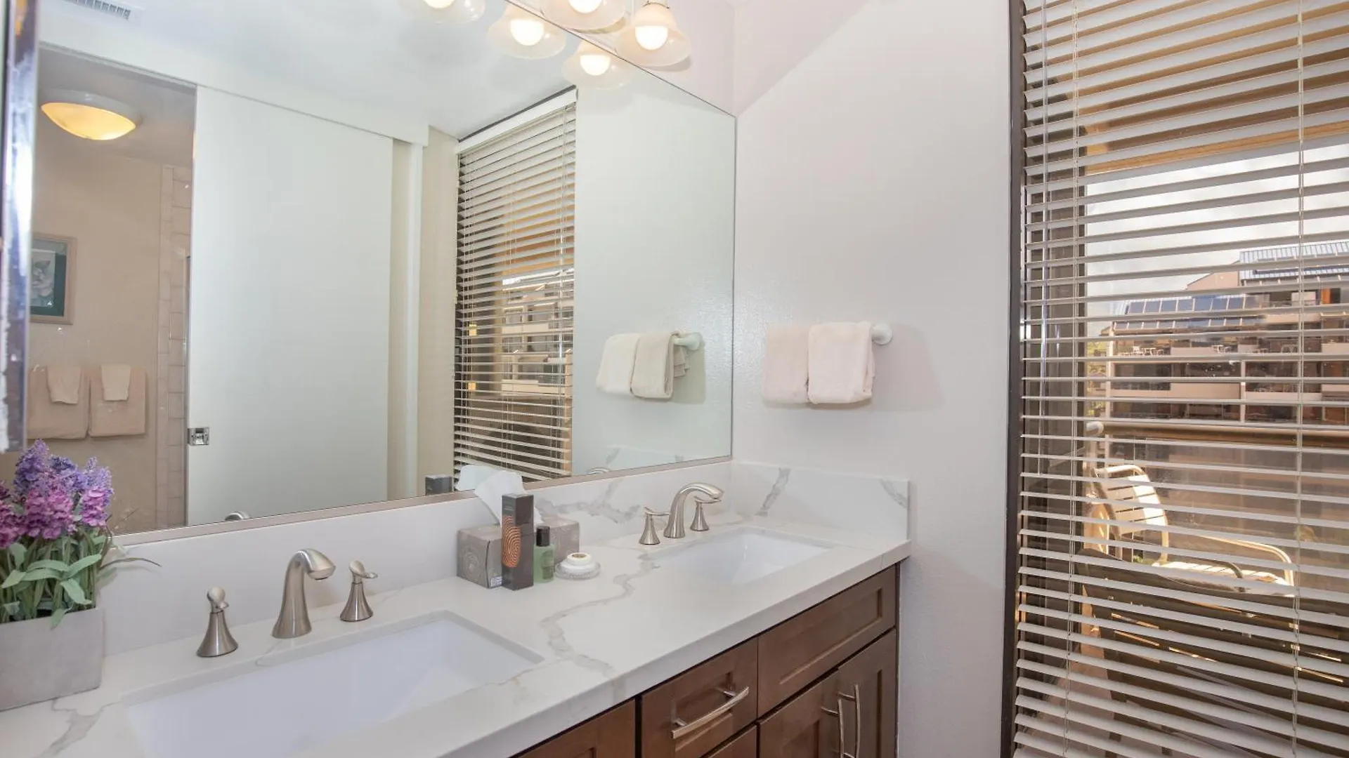 Oceanview, Corner Renovated Unit W Ac! Sk366