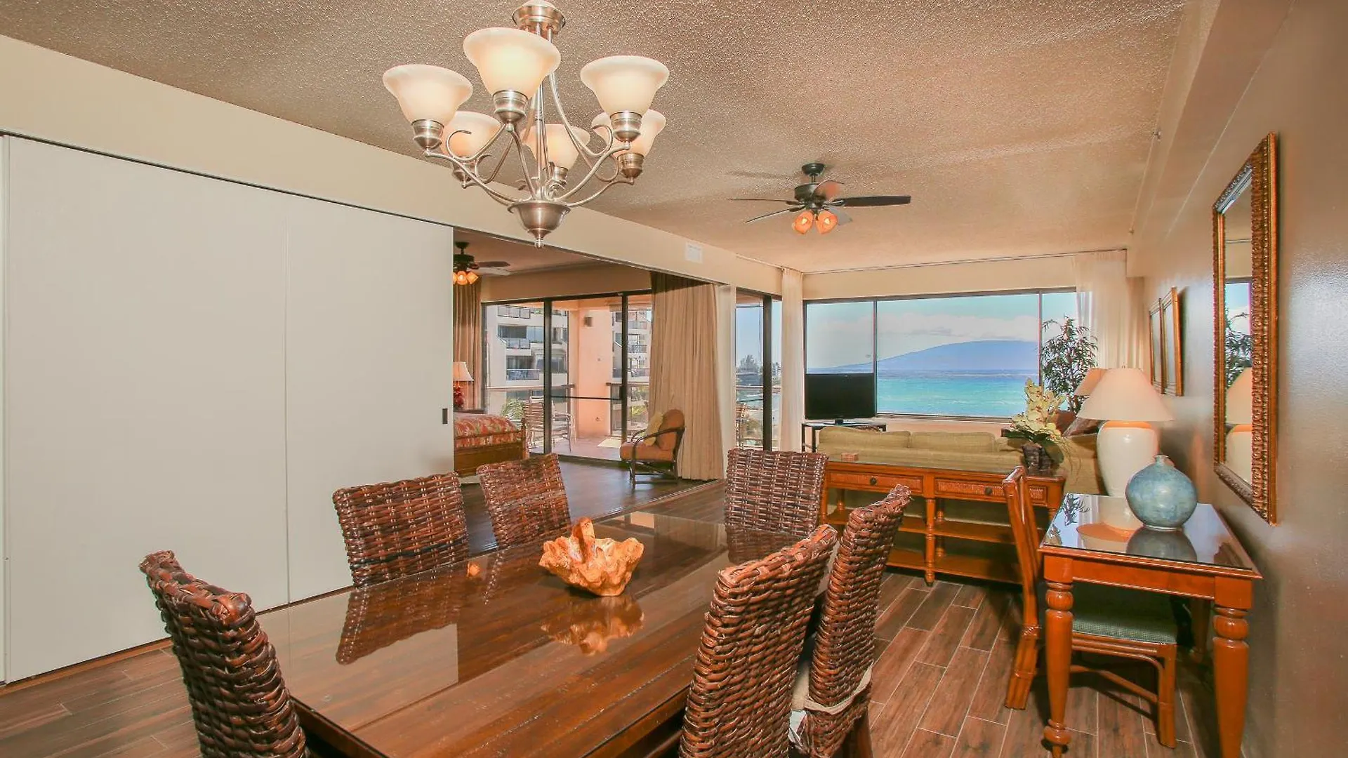 Oceanview, Corner Renovated Unit W Ac! Sk366 *