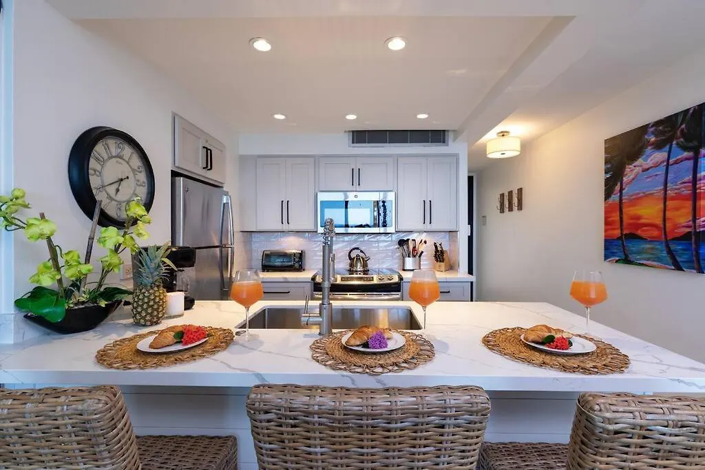 Ocean Views On Maui! Perfect For Honeymooners!!