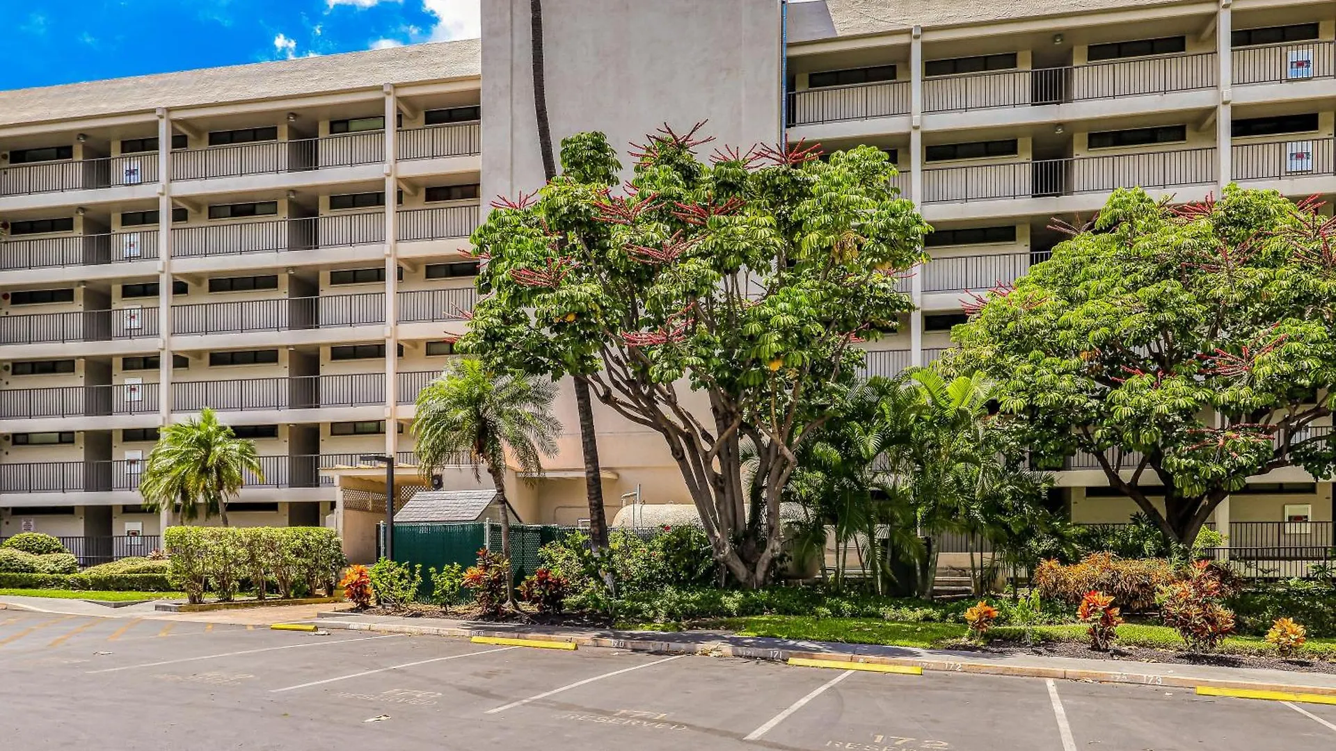 Kihei Akahi Aparthotel 3*