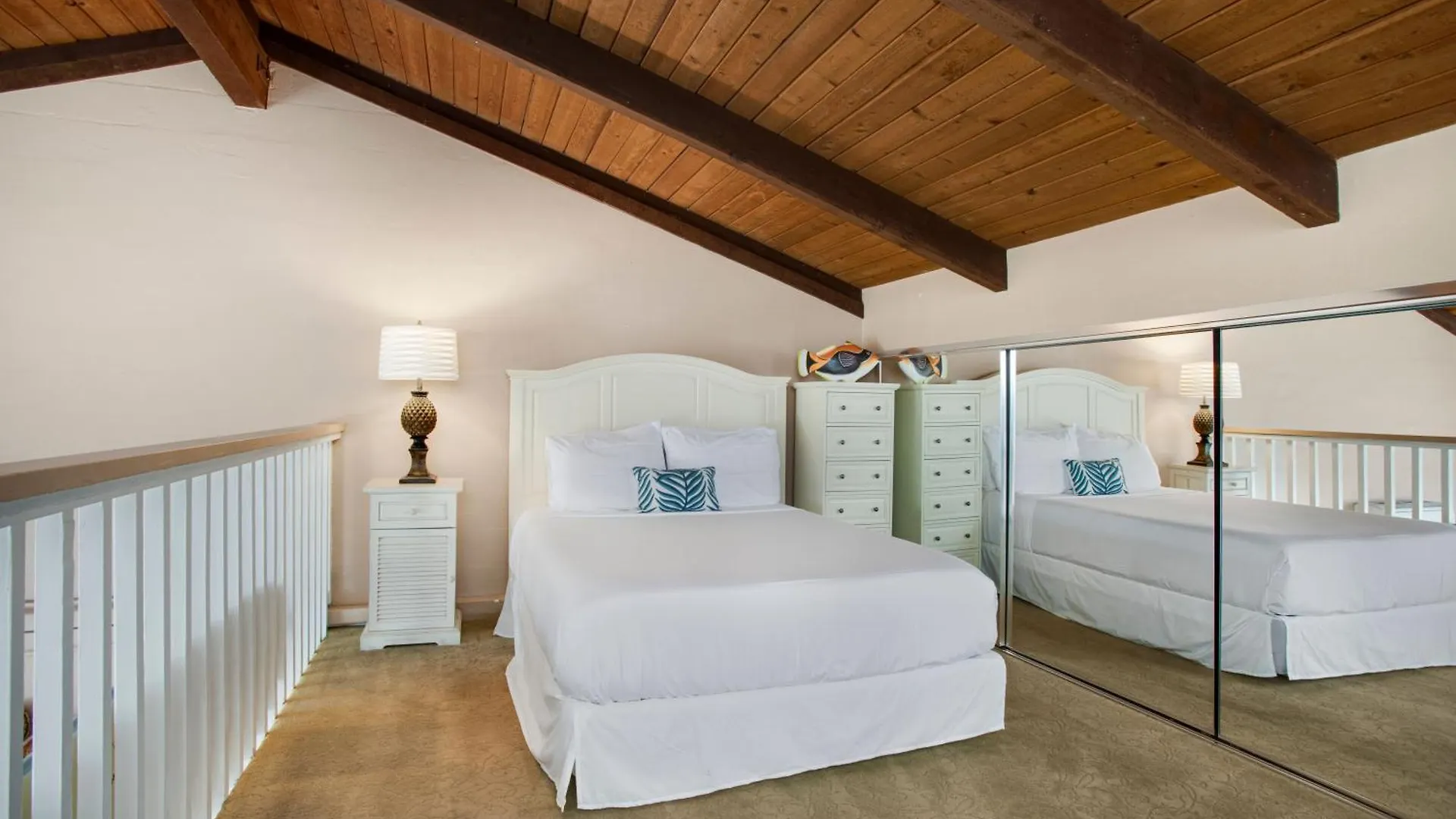 Charming Loft 2br With Free Parking & Near Beach! Apartment