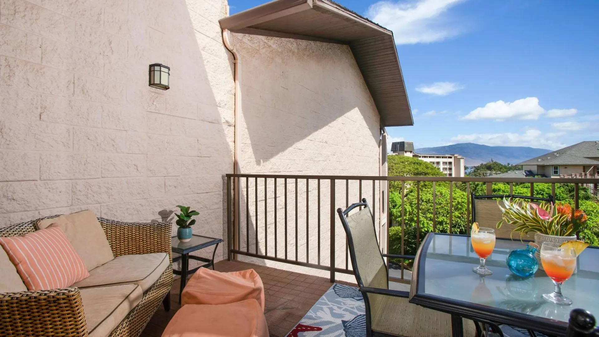 Charming Loft 2br With Free Parking & Near Beach!