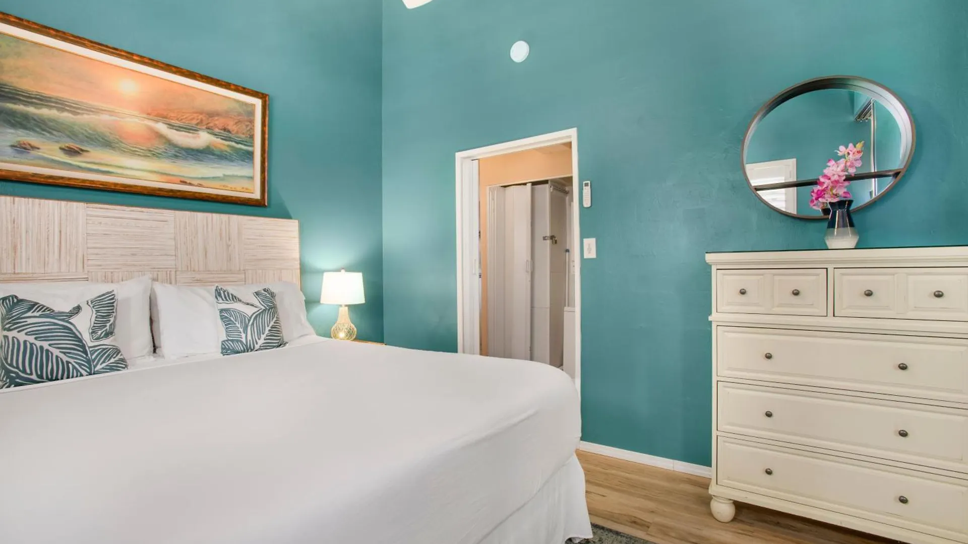 Charming Loft 2br With Free Parking & Near Beach! Apartment