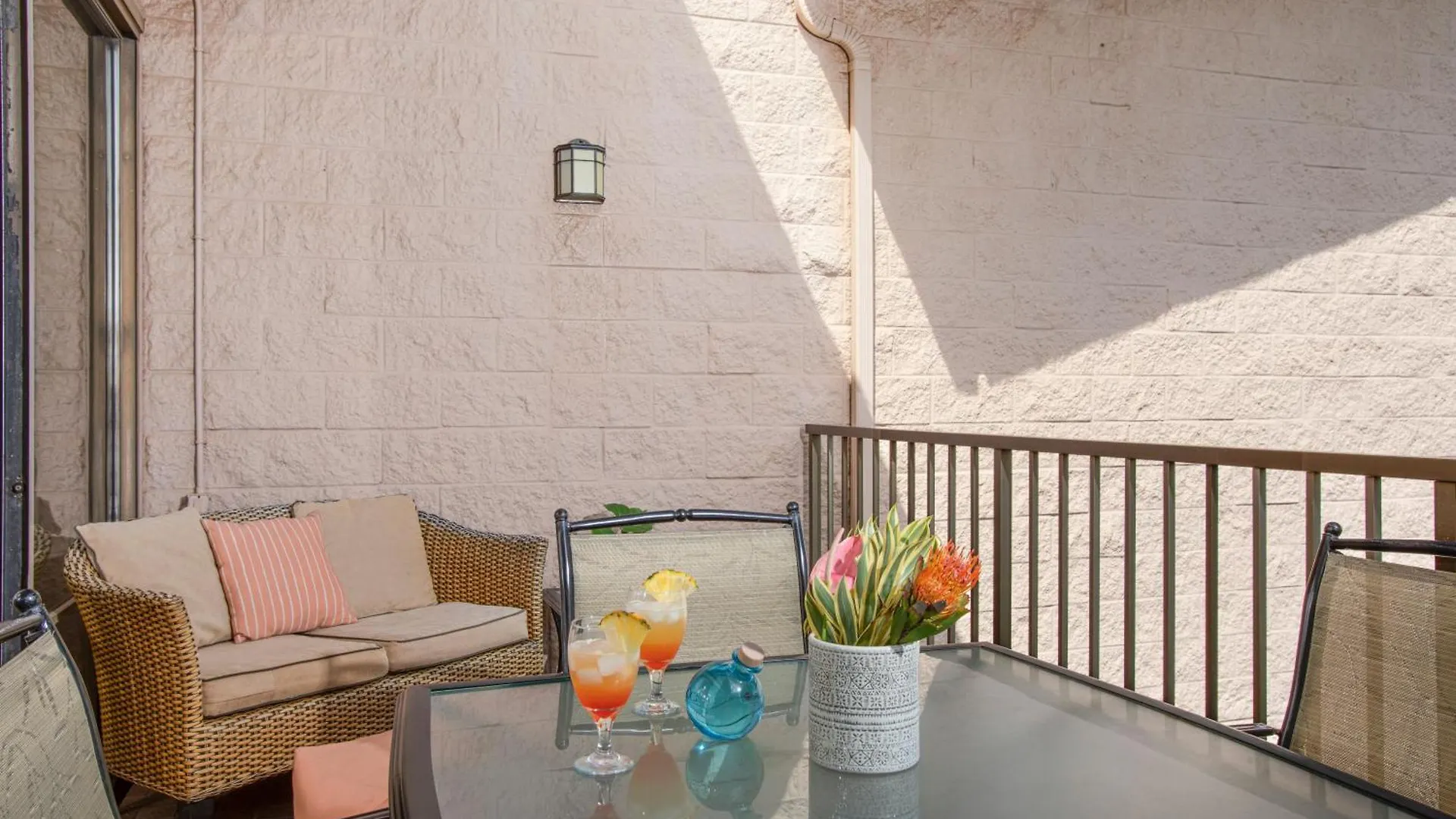 Apartment Charming Loft 2br With Free Parking & Near Beach! *