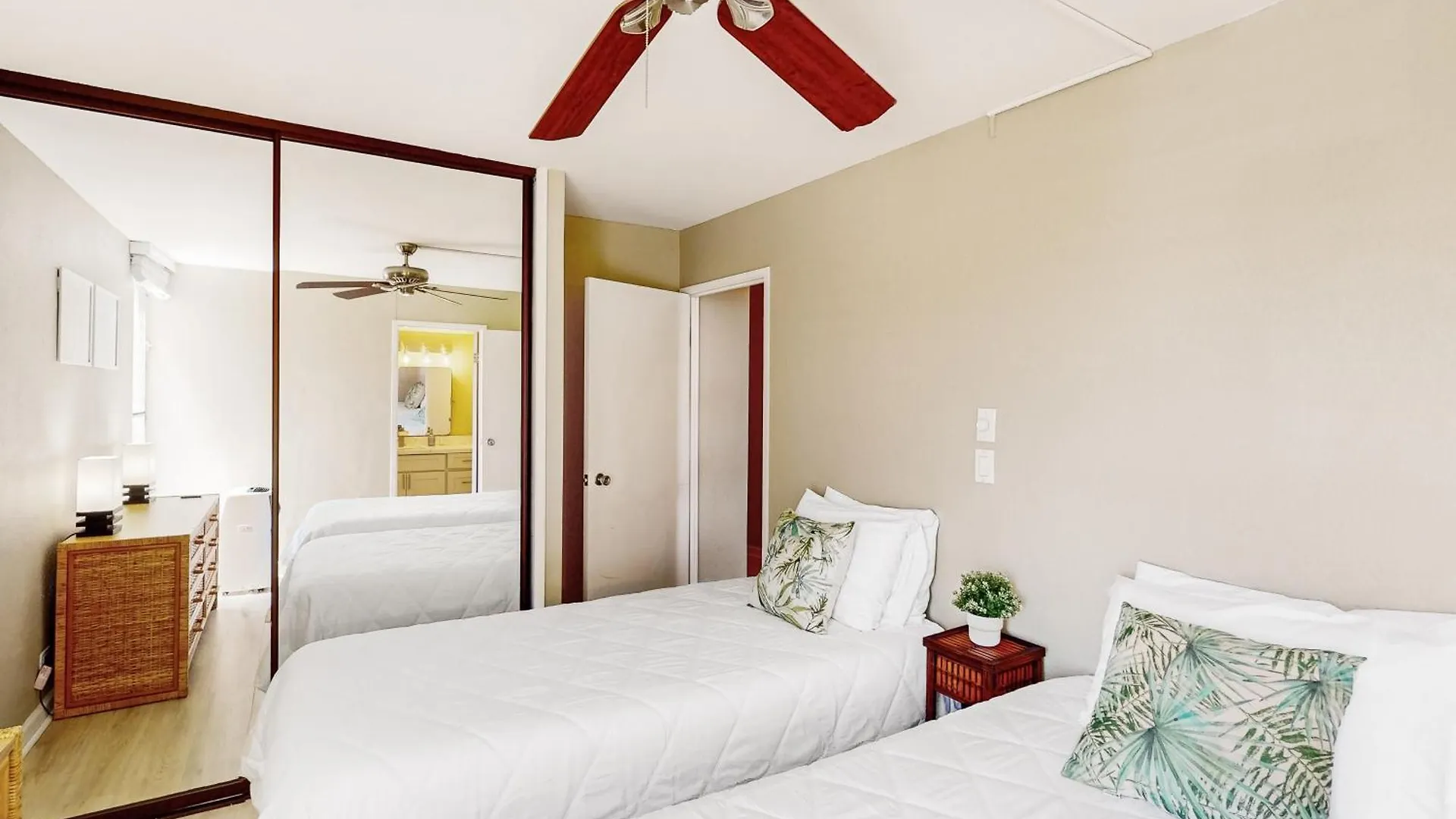 Apartment Island Sands #306 *