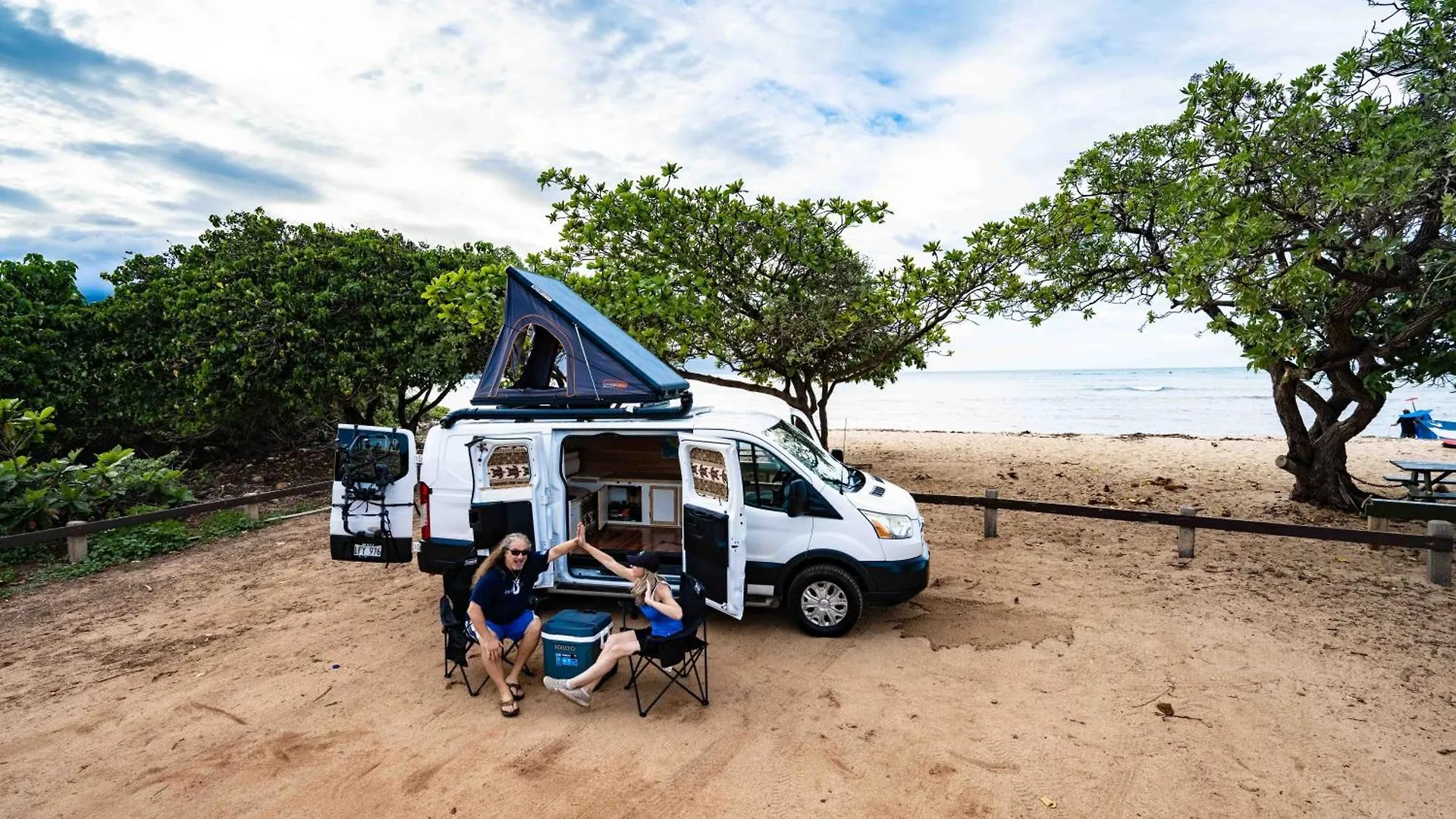 Campcar Maui Jeeps Suvs Hybrid Camper With Equipment And Travel Advice Campo de lujo Kahului