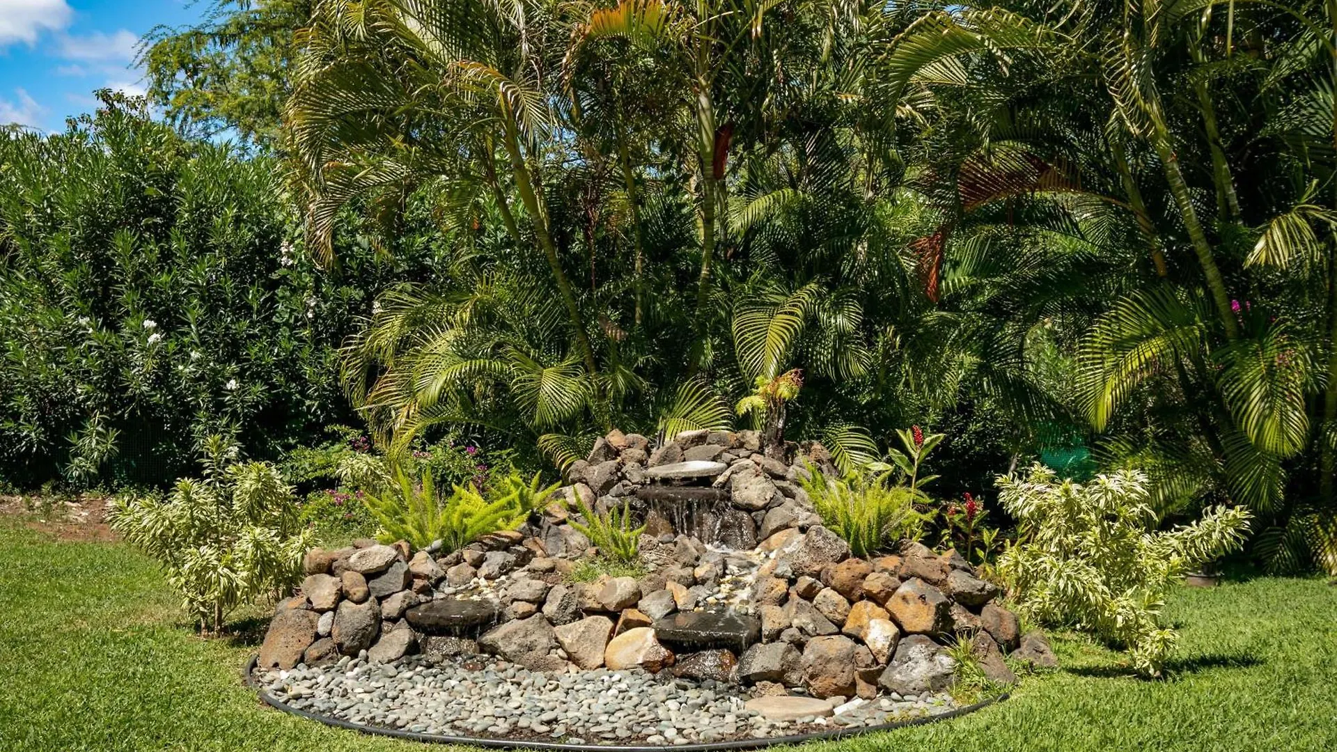 Aston At The Maui Banyan 3*
