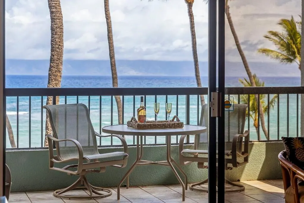 Hale Mahina B403- Beautiful 2 Bedroom Oceanfront Condo, Private Beach, Farmers Market, And Apartment