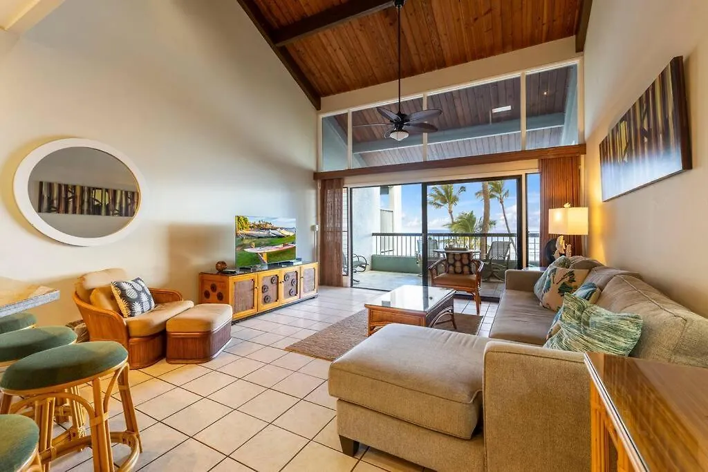 Hale Mahina B403- Beautiful 2 Bedroom Oceanfront Condo, Private Beach, Farmers Market, And