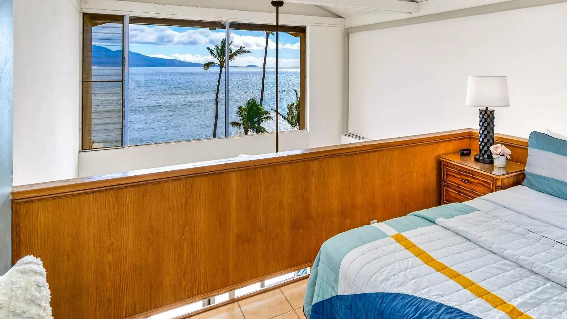 New Oceanfront Penthouse At Maalaea In South Maui Holiday home Wailuku