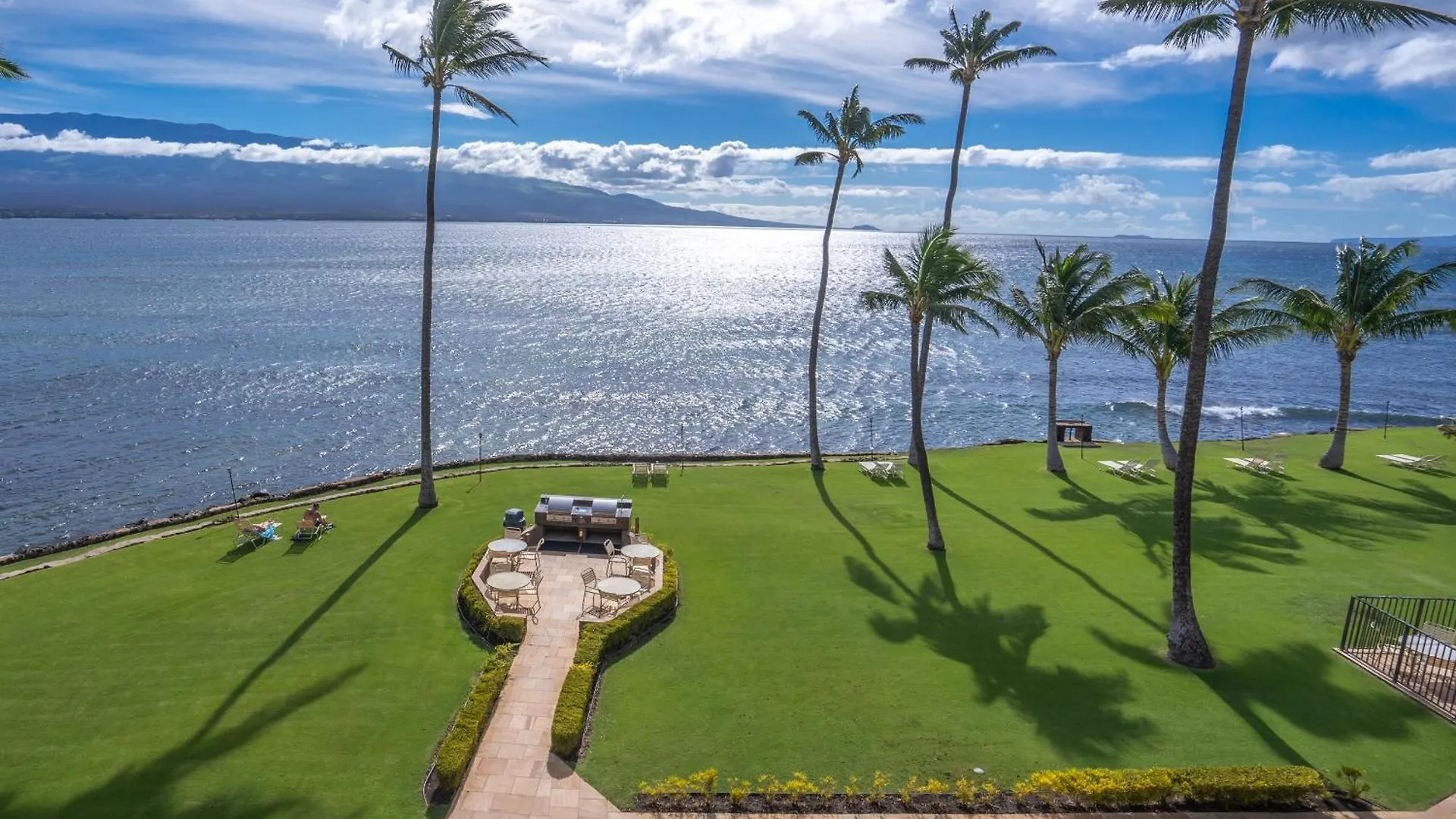 New Oceanfront Penthouse At Maalaea In South Maui Holiday home Wailuku