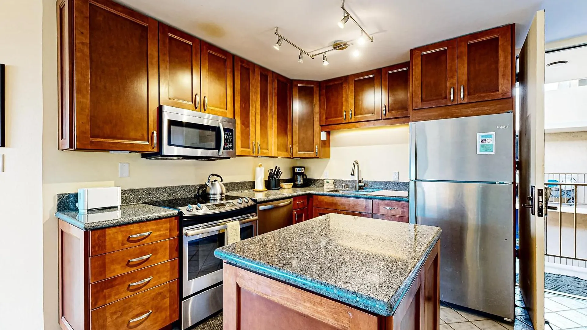 Kauhale Makai Penthouse 607 Apartment Kihei
