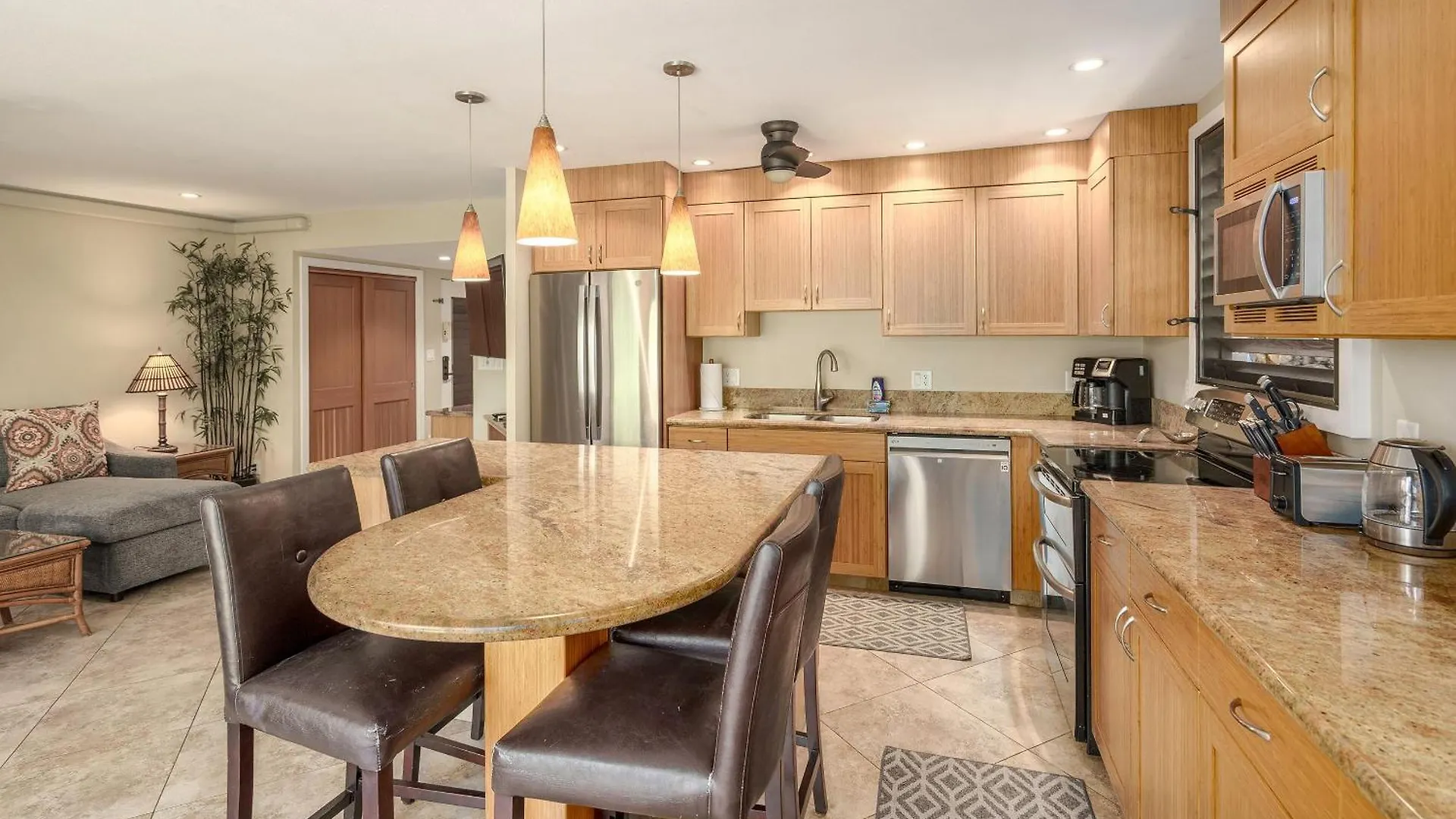 Hale Hui Kai 106 - Newly Renovated, Split Ac Holiday home *