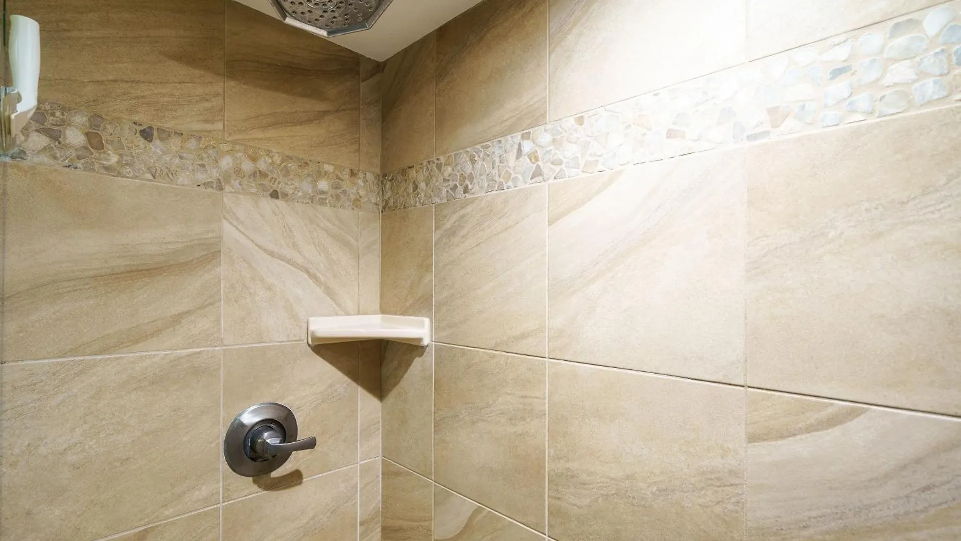 Hale Hui Kai 106 - Newly Renovated, Split Ac Holiday home