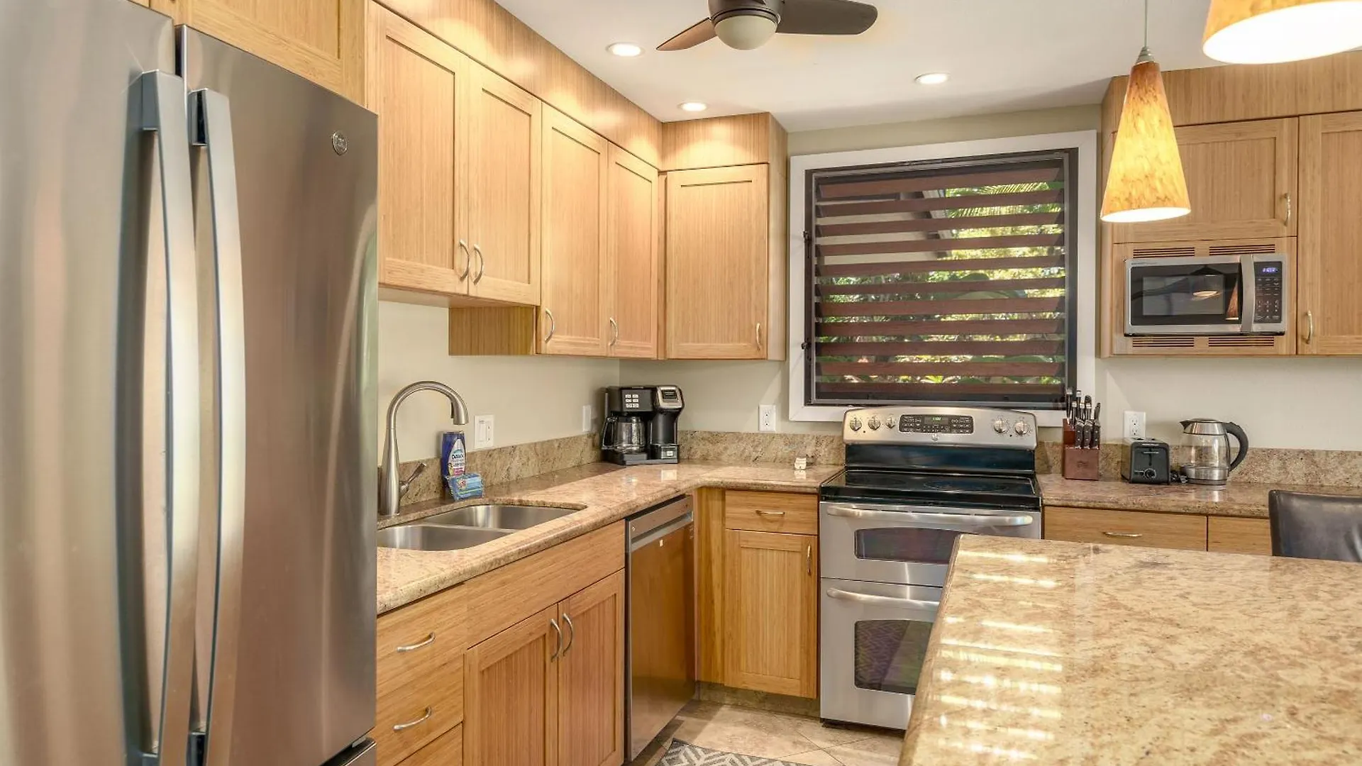 Hale Hui Kai 106 - Newly Renovated, Split Ac Holiday home *