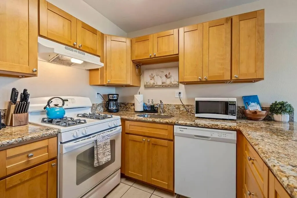 Apartment Kihei Akahi C308- Perfectly Located South Kihei Condo, Walk To The