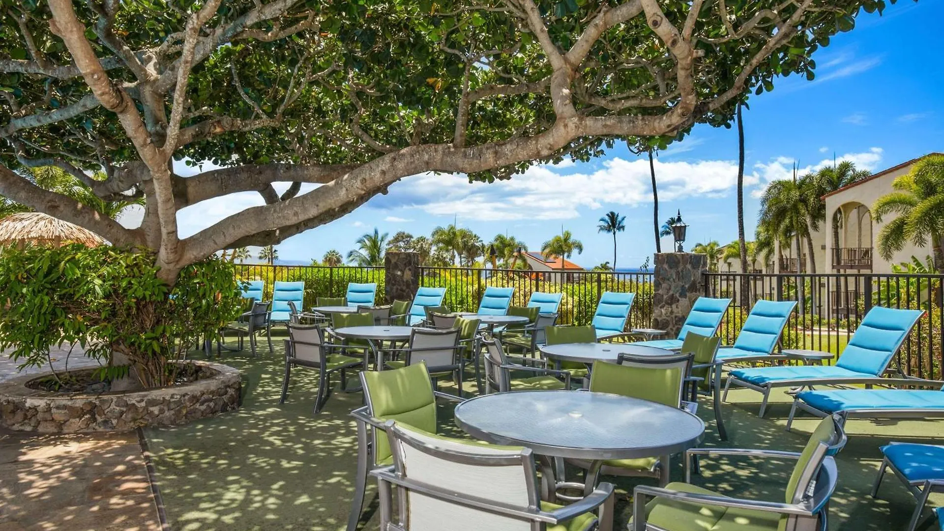Aston Maui Hill 3*