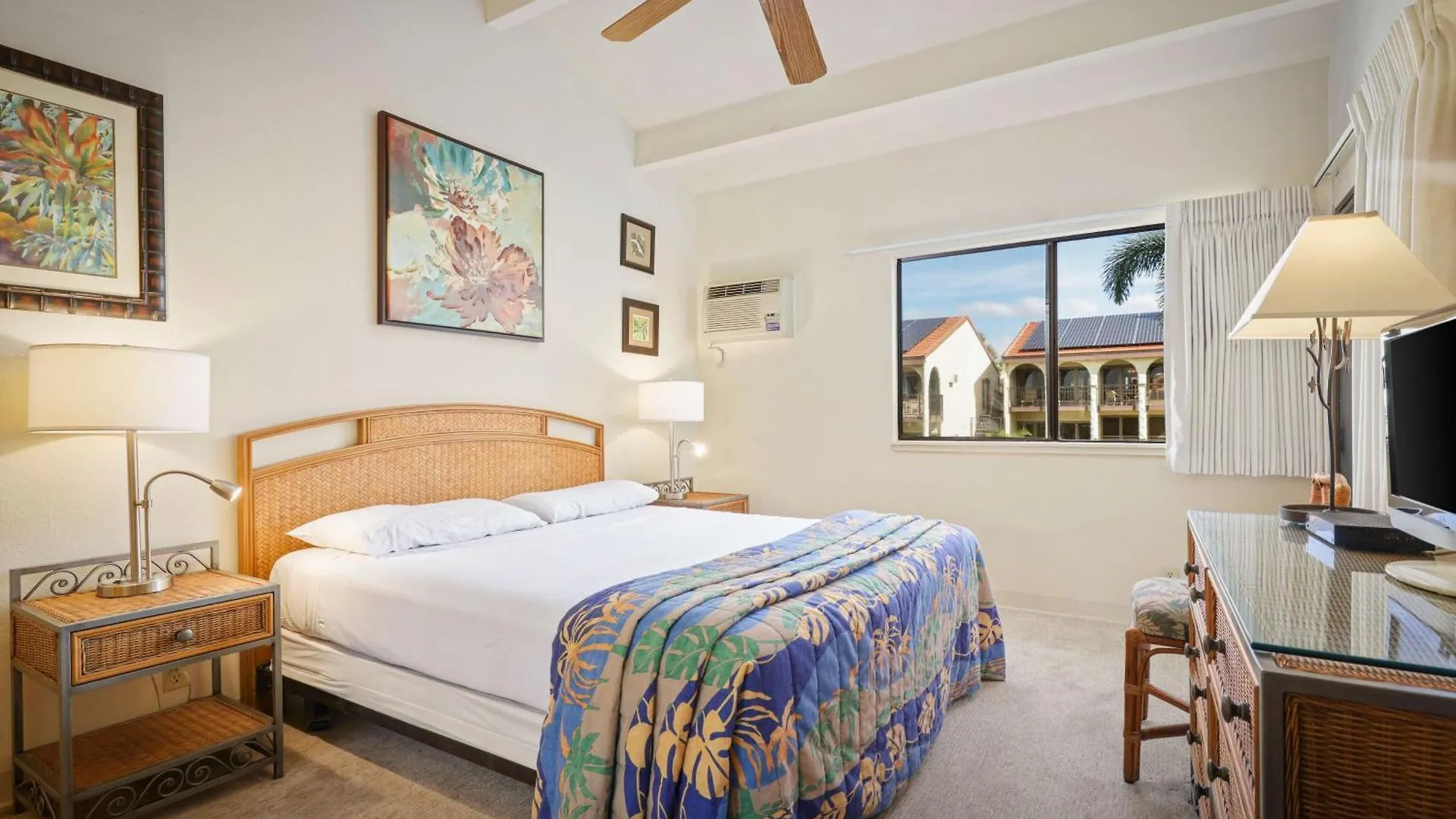 Aston Maui Hill Aparthotel