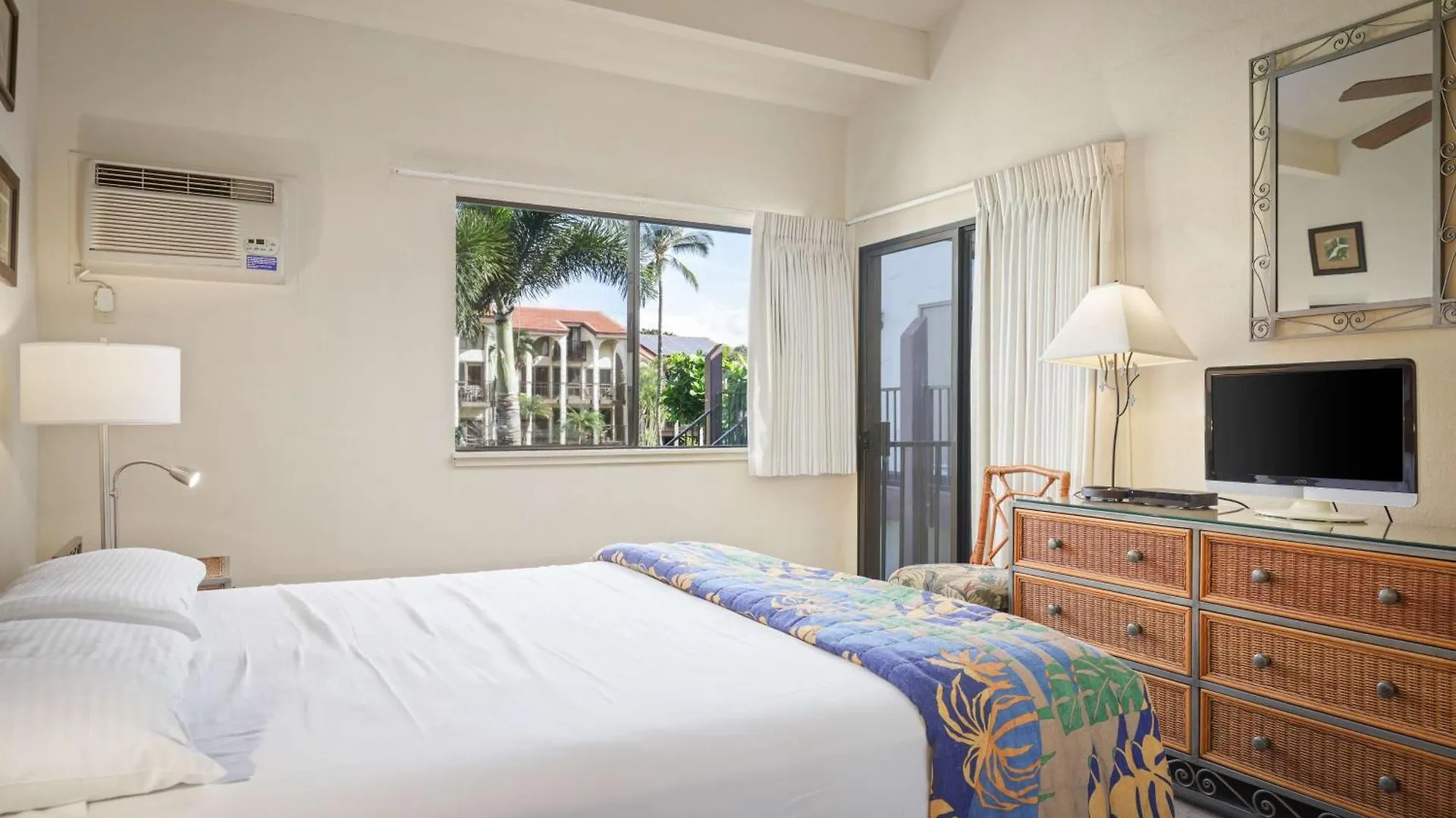 Aston Maui Hill Aparthotel 3*