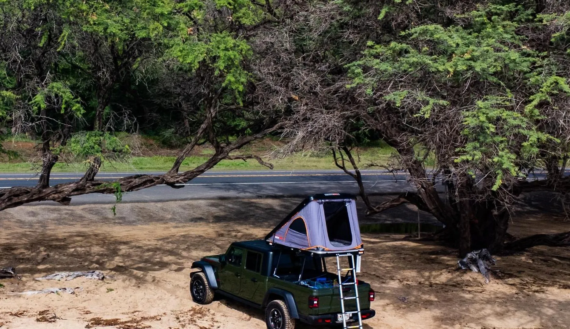 Hotel Campcar Maui Jeeps Suvs Hybrid Camper With Equipment And Travel Advice