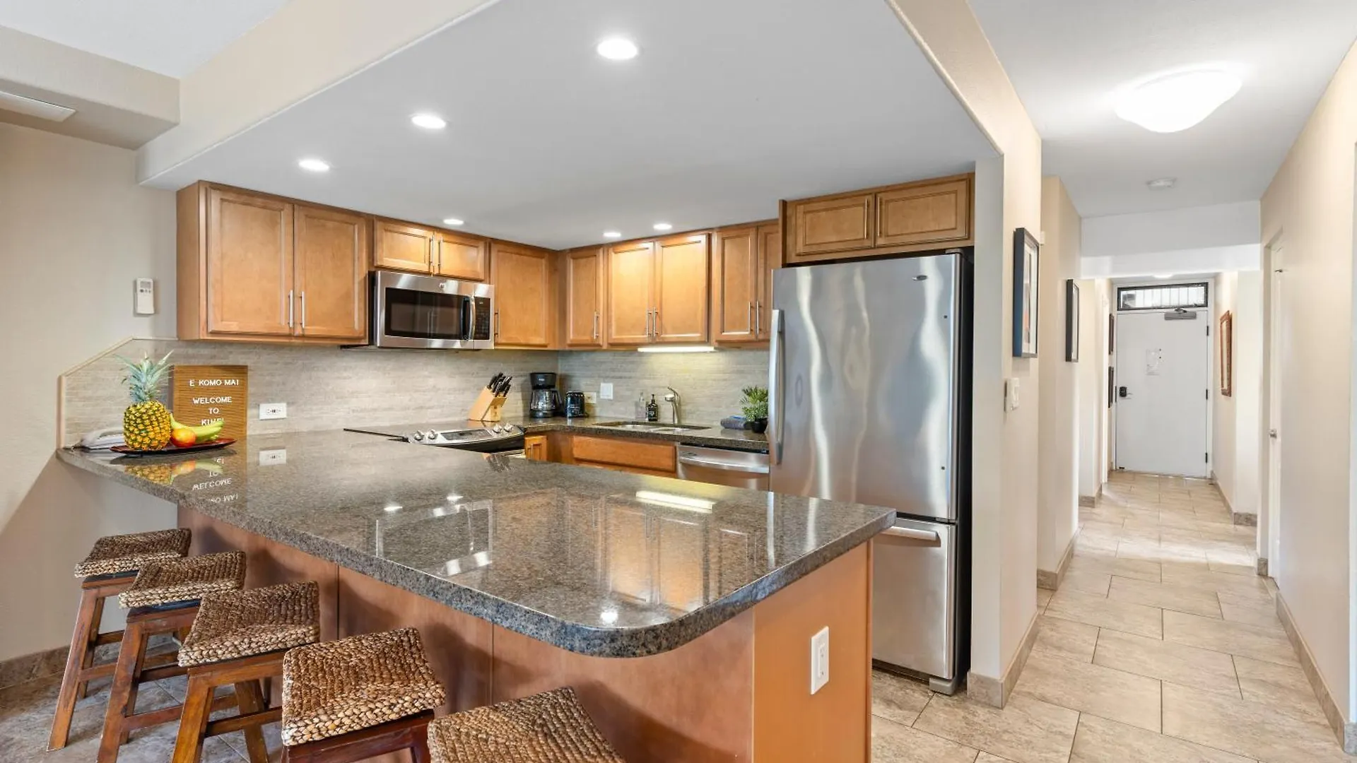 Perfect Getaway 2bd Condo, Steps To & Shops Apartment