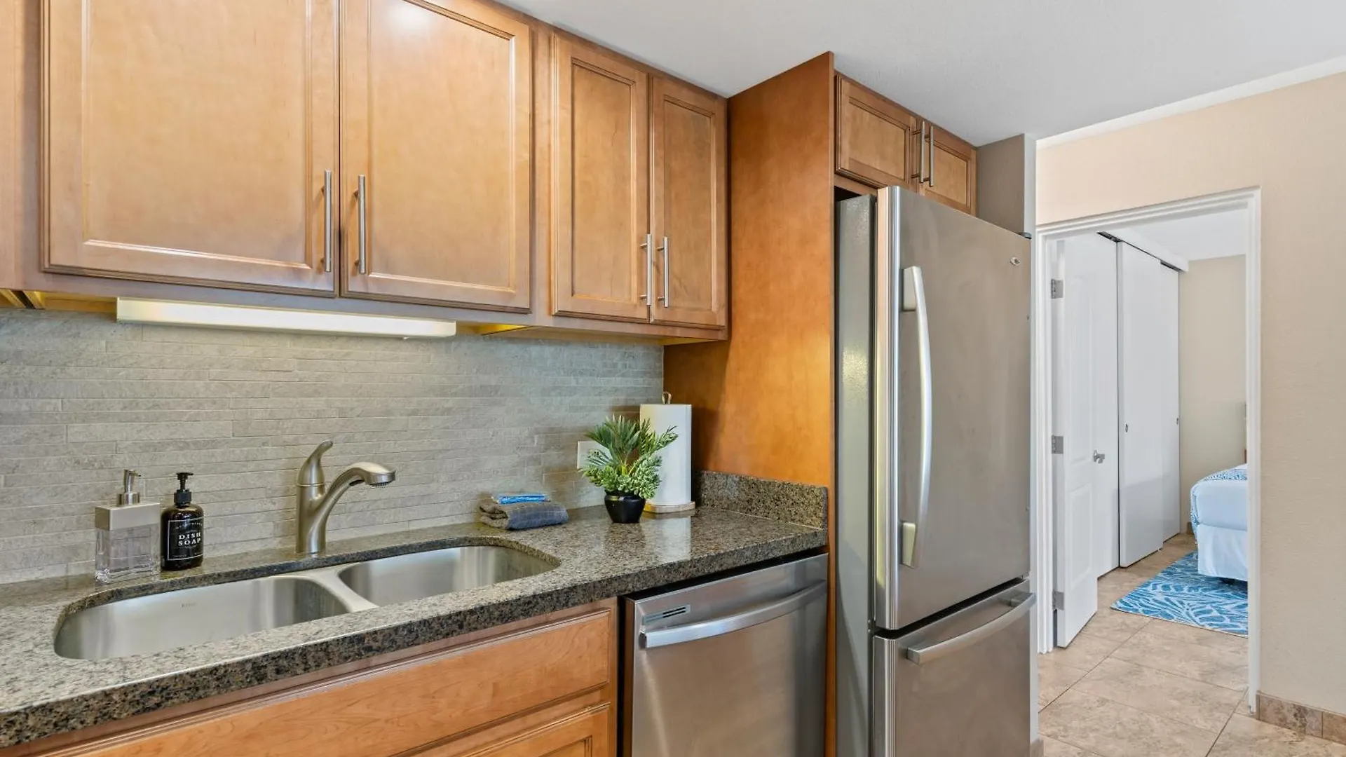 Perfect Getaway 2bd Condo, Steps To & Shops