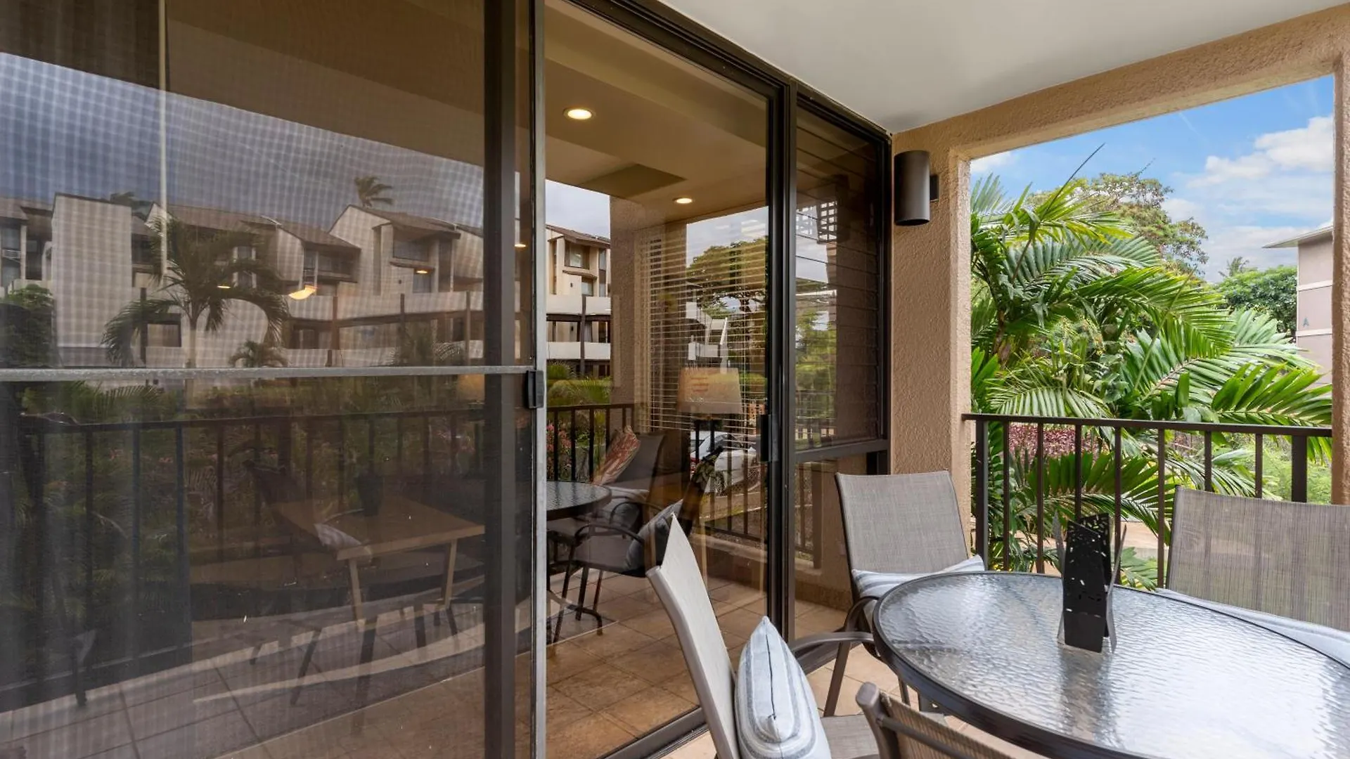 Perfect Getaway 2bd Condo, Steps To & Shops Apartment *