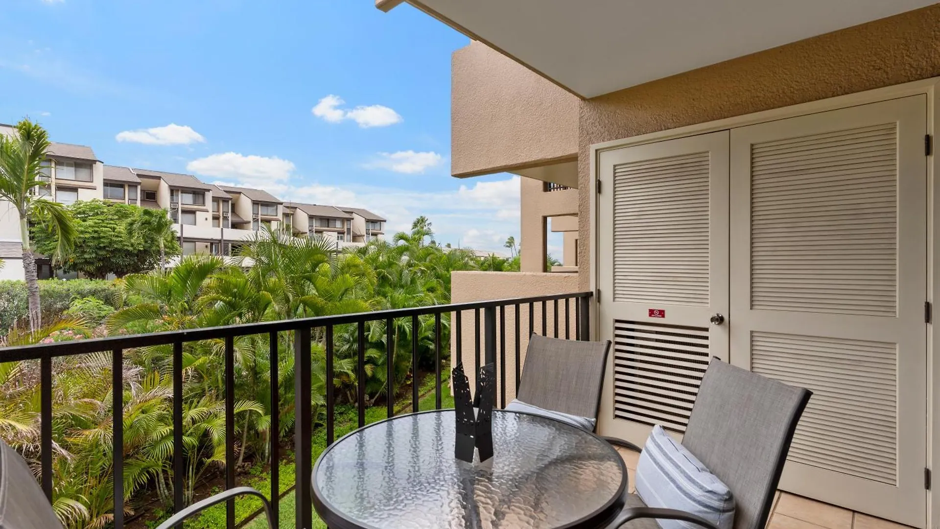 Apartment Perfect Getaway 2bd Condo, Steps To & Shops