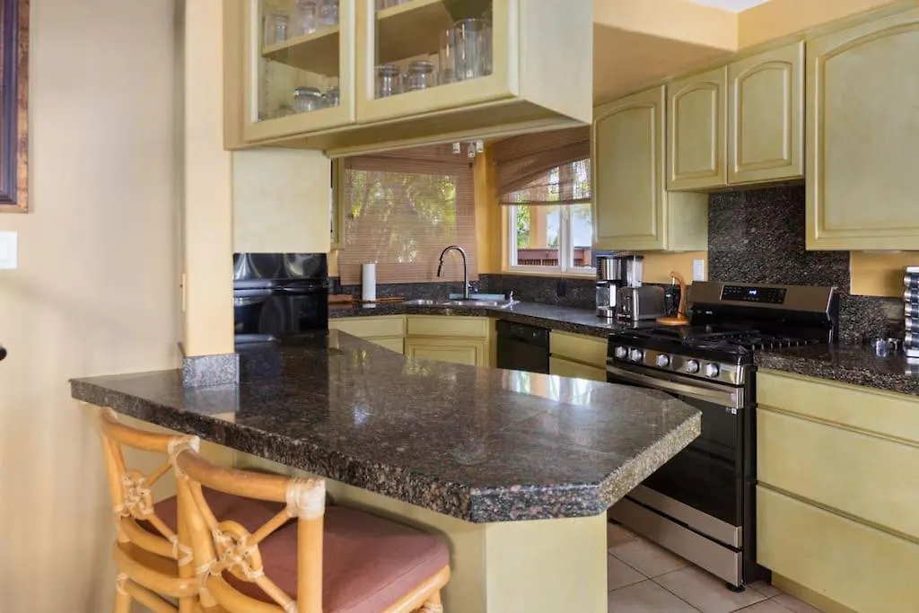 Plumeria Suite, 2-bedroom In A Boutique Property, Sleeps 6 Apartment