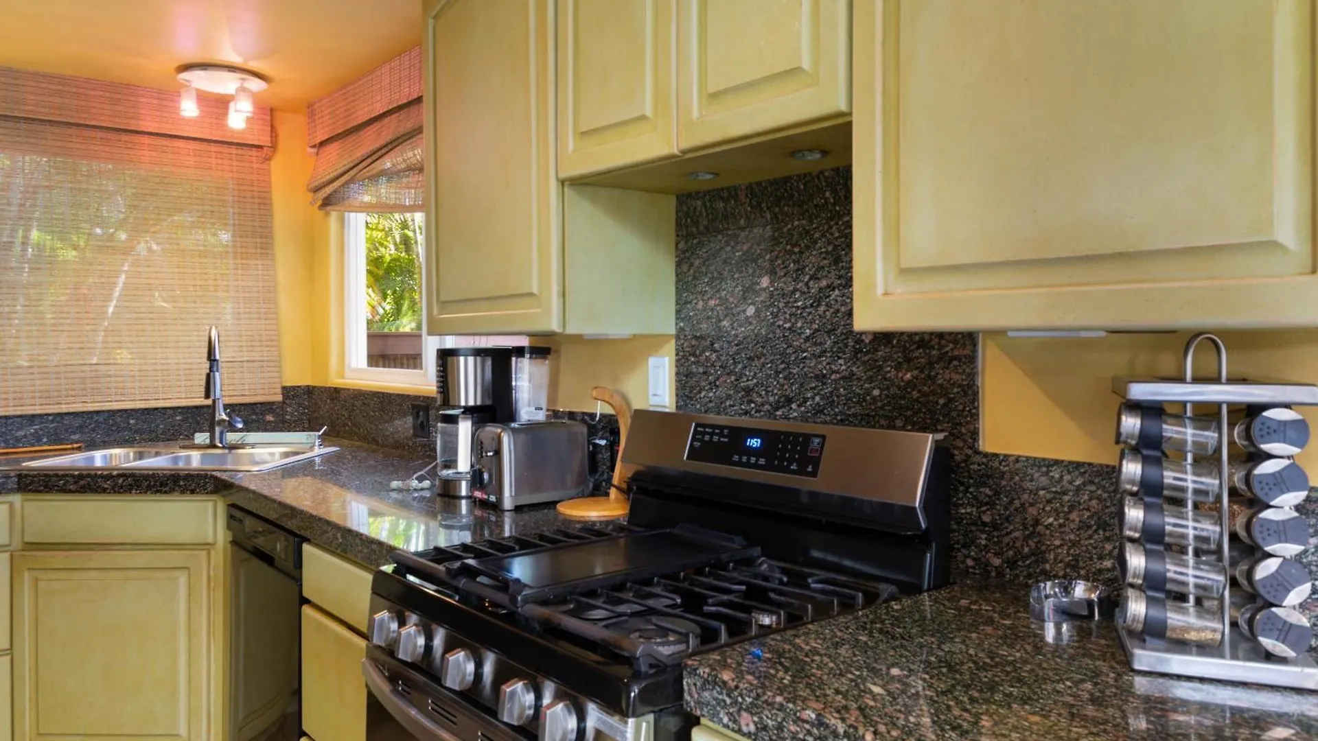 Plumeria Suite, 2-bedroom In A Boutique Property, Sleeps 6 Kihei