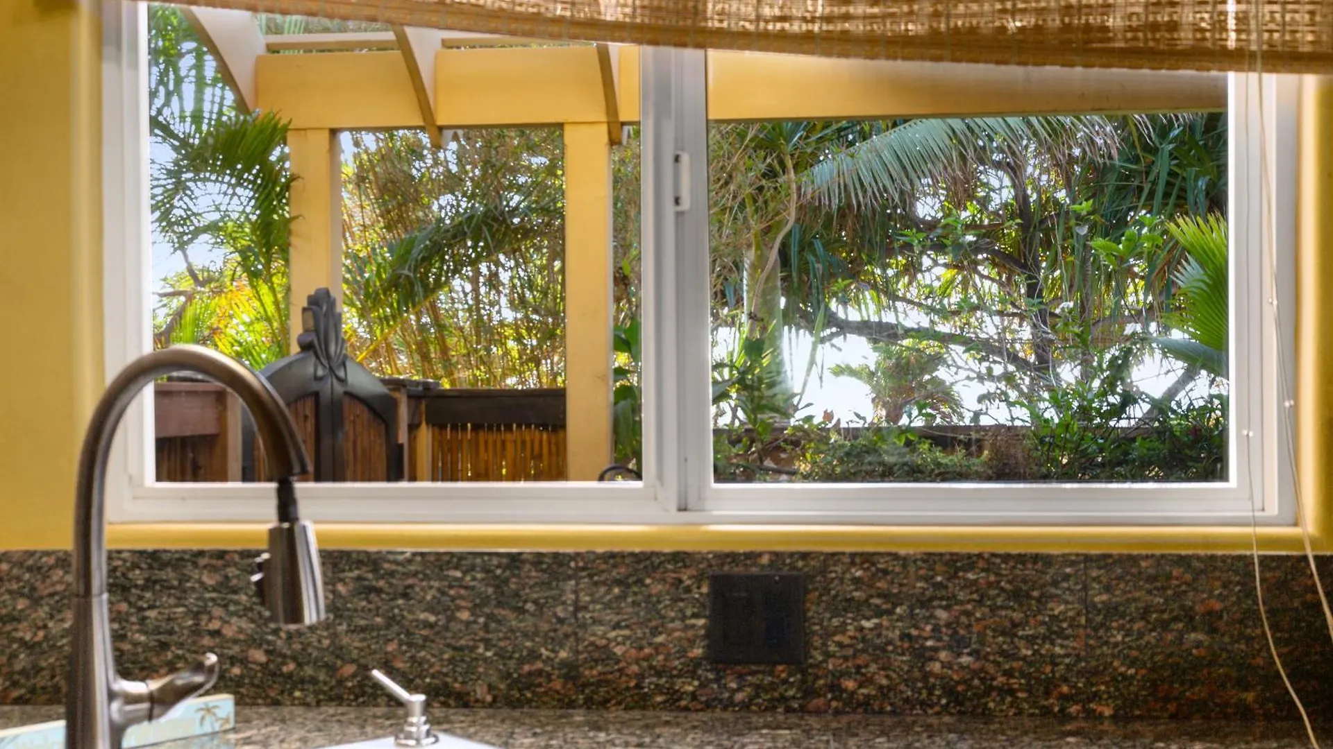 Plumeria Suite, 2-bedroom In A Boutique Property, Sleeps 6 *