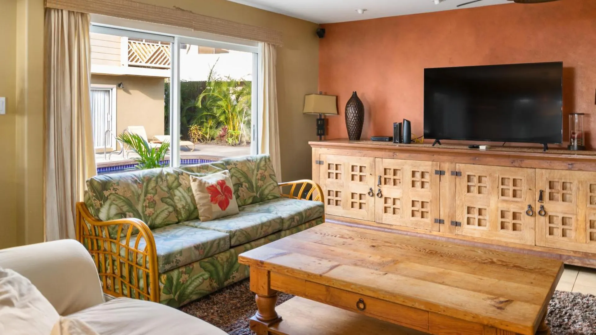 Plumeria Suite, 2-bedroom In A Boutique Property, Sleeps 6 Apartment Kihei