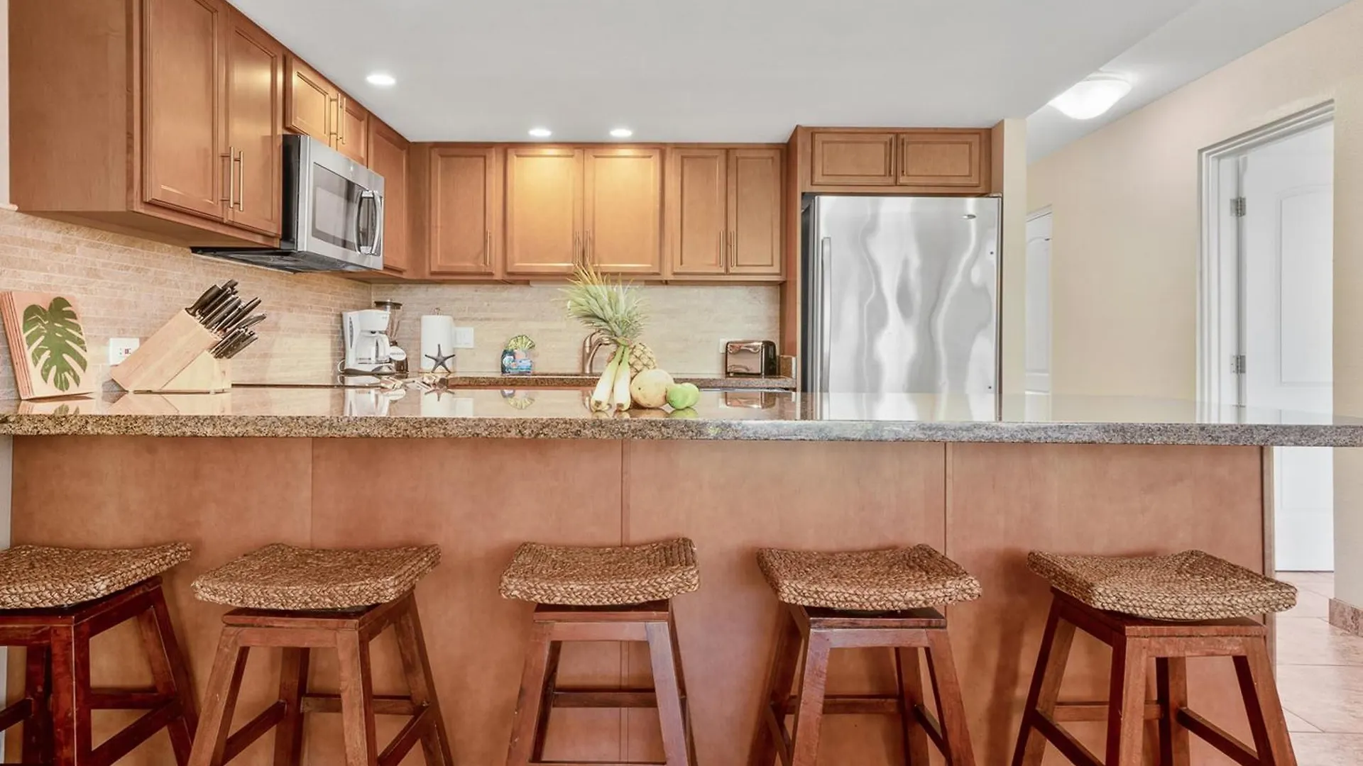 Apartment Perfect Getaway 2bd Condo, Steps To & Shops *