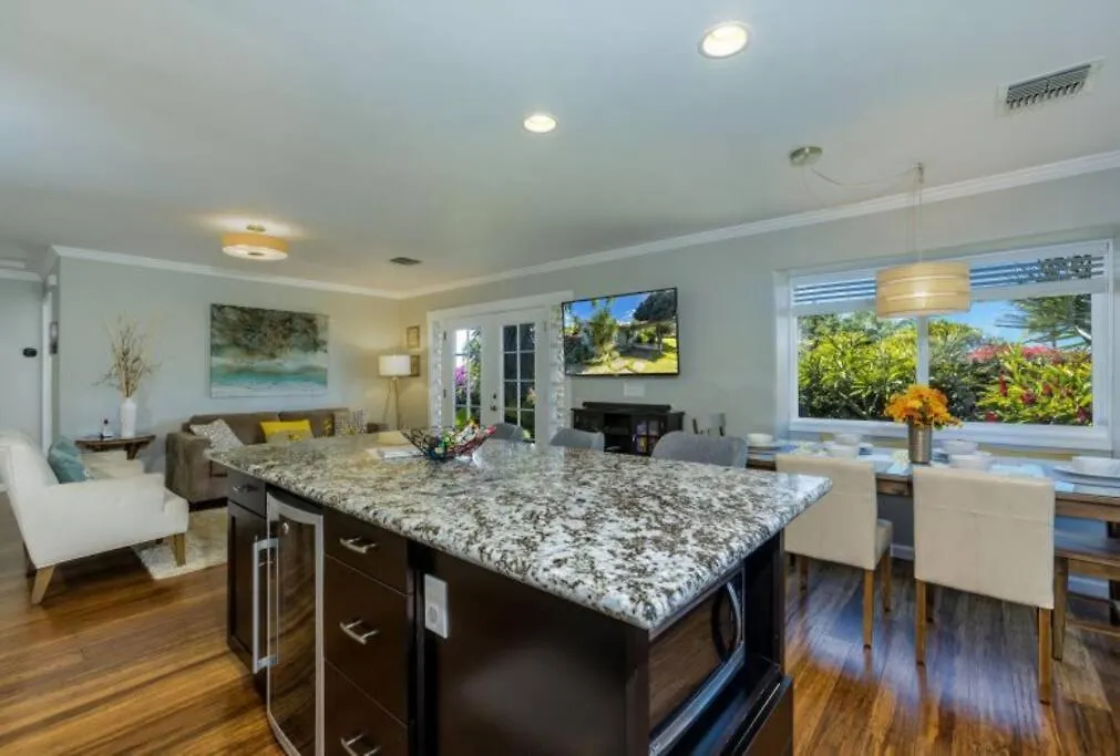Cloud 9 House - Private Pool, Walk To