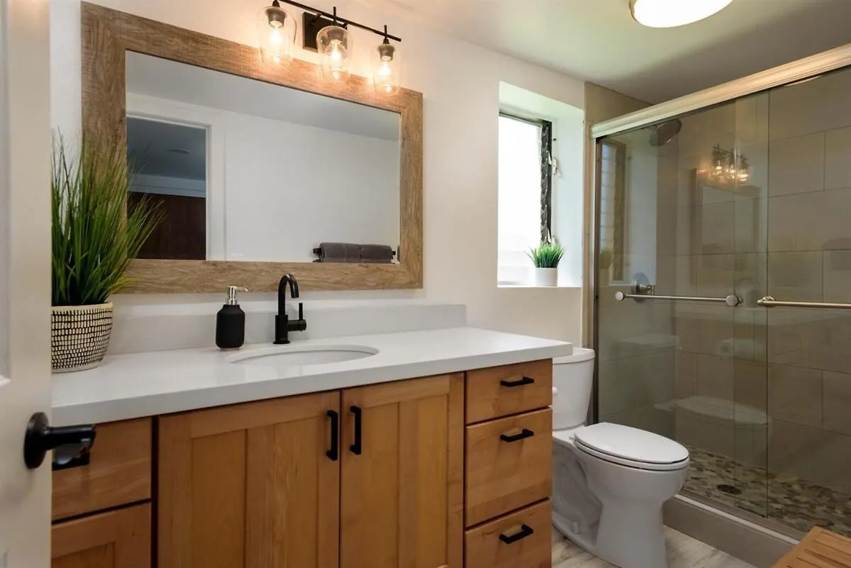 Luxury Remodeled Oceanfront W/ Huge Views Wailuku