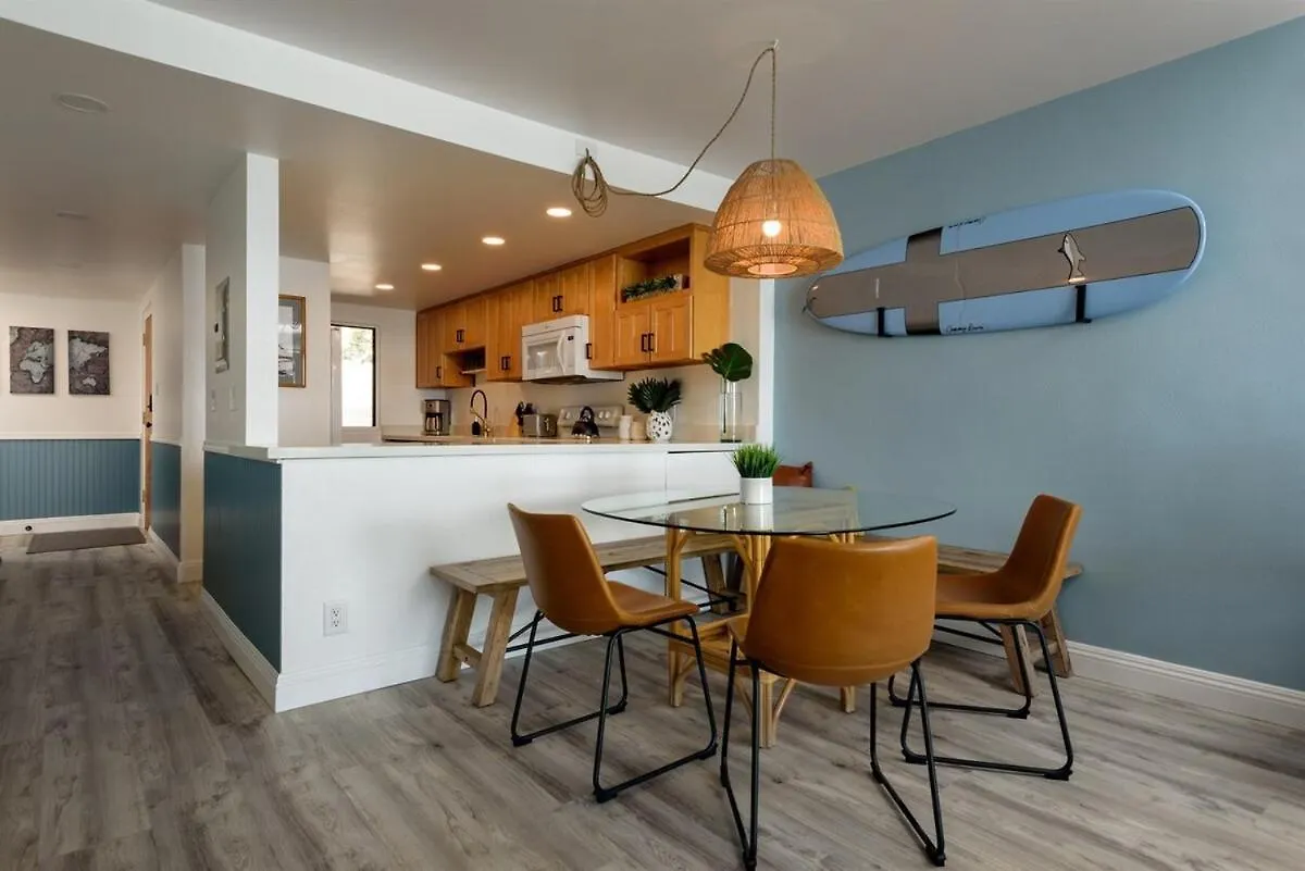 Luxury Remodeled Oceanfront W/ Huge Views Holiday home Wailuku