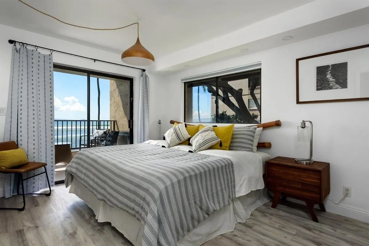 Luxury Remodeled Oceanfront W/ Huge Views Wailuku