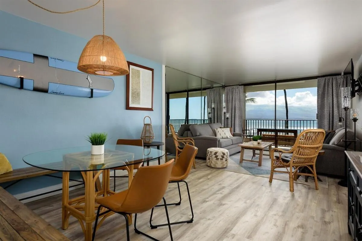 Luxury Remodeled Oceanfront W/ Huge Views Holiday home Wailuku