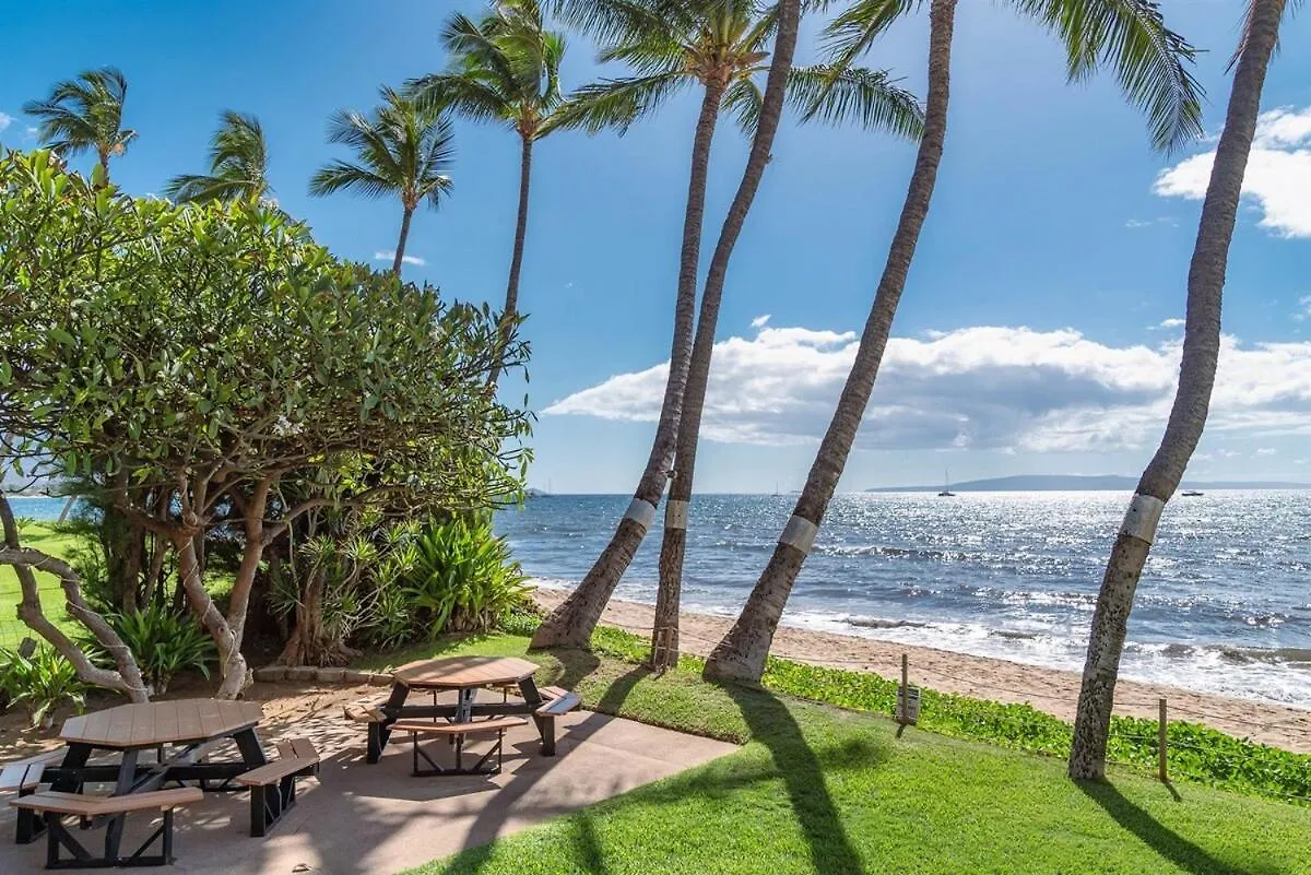 Chic Beachfront Condo— Newly Remodeled — 2024 Holiday home
