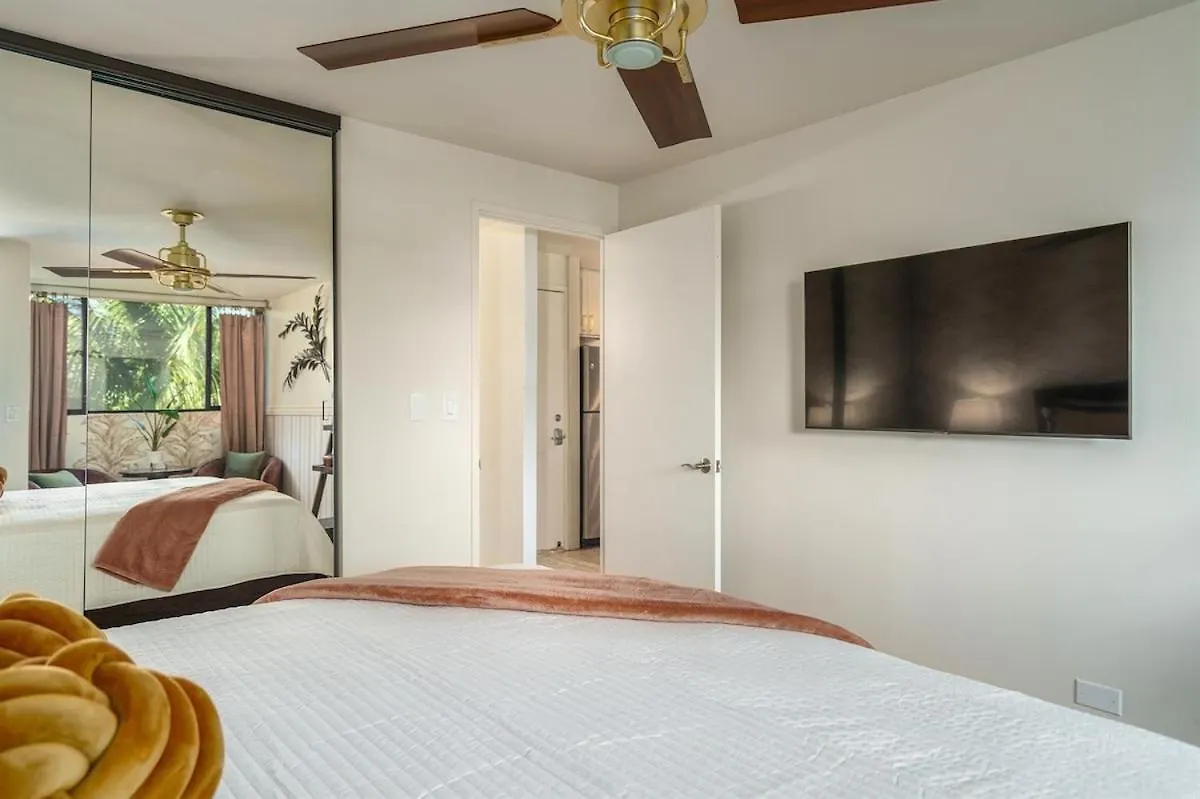 Holiday home Chic Beachfront Condo— Newly Remodeled — 2024
